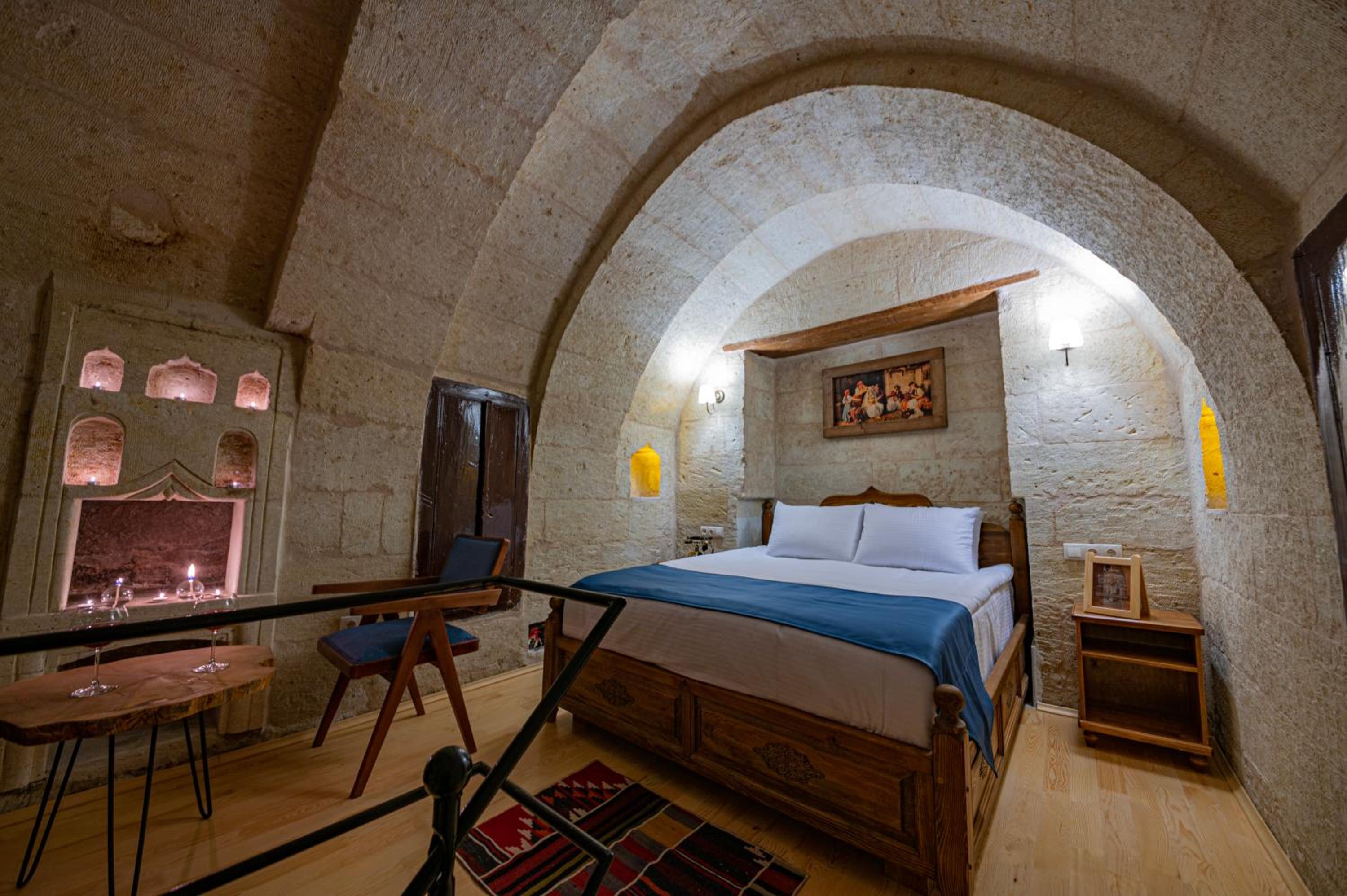 Deluxe Double Room with Balcony - Photo 1