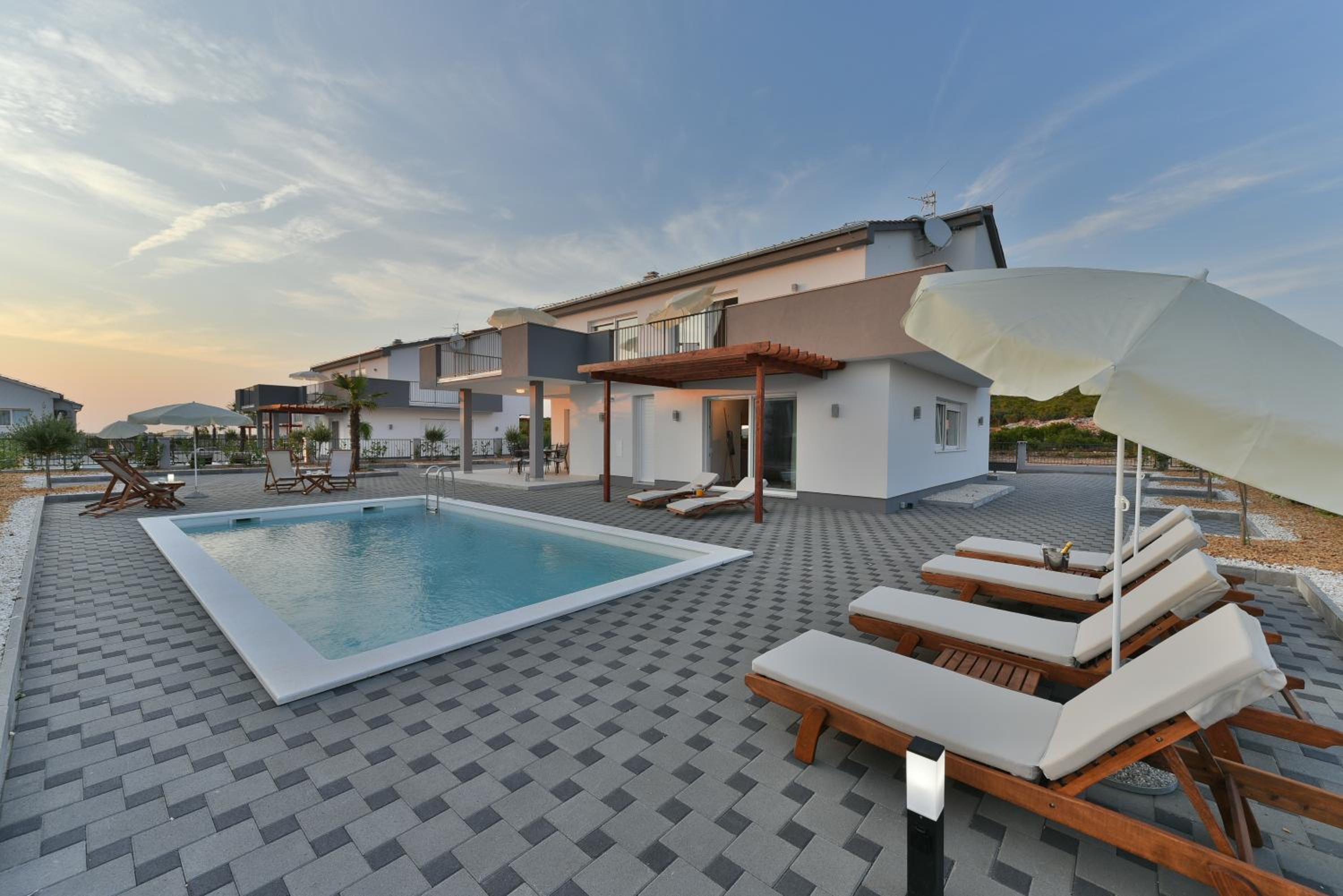 Four-Bedroom Villa photo 2