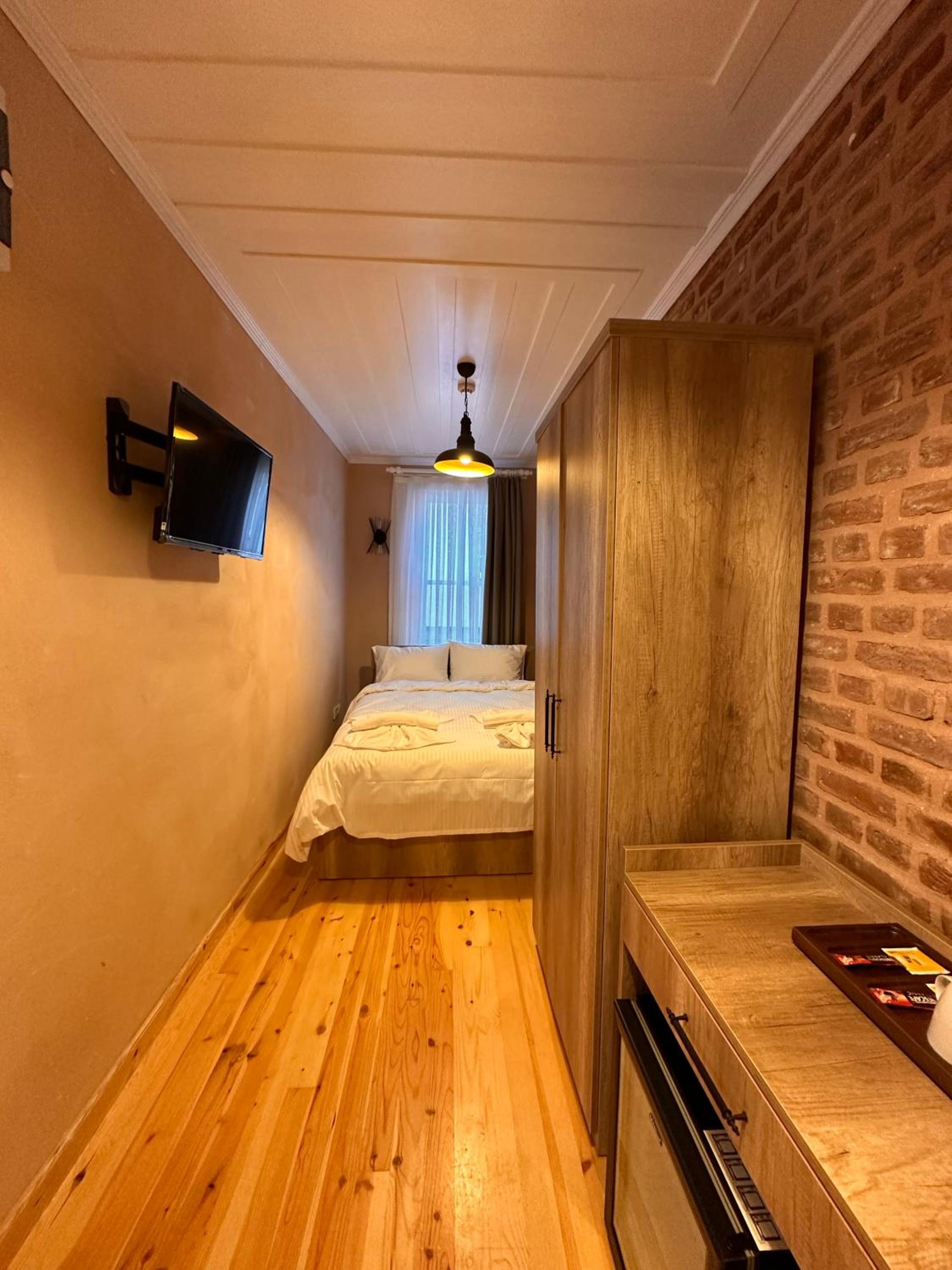 Budget Double Room photo 2