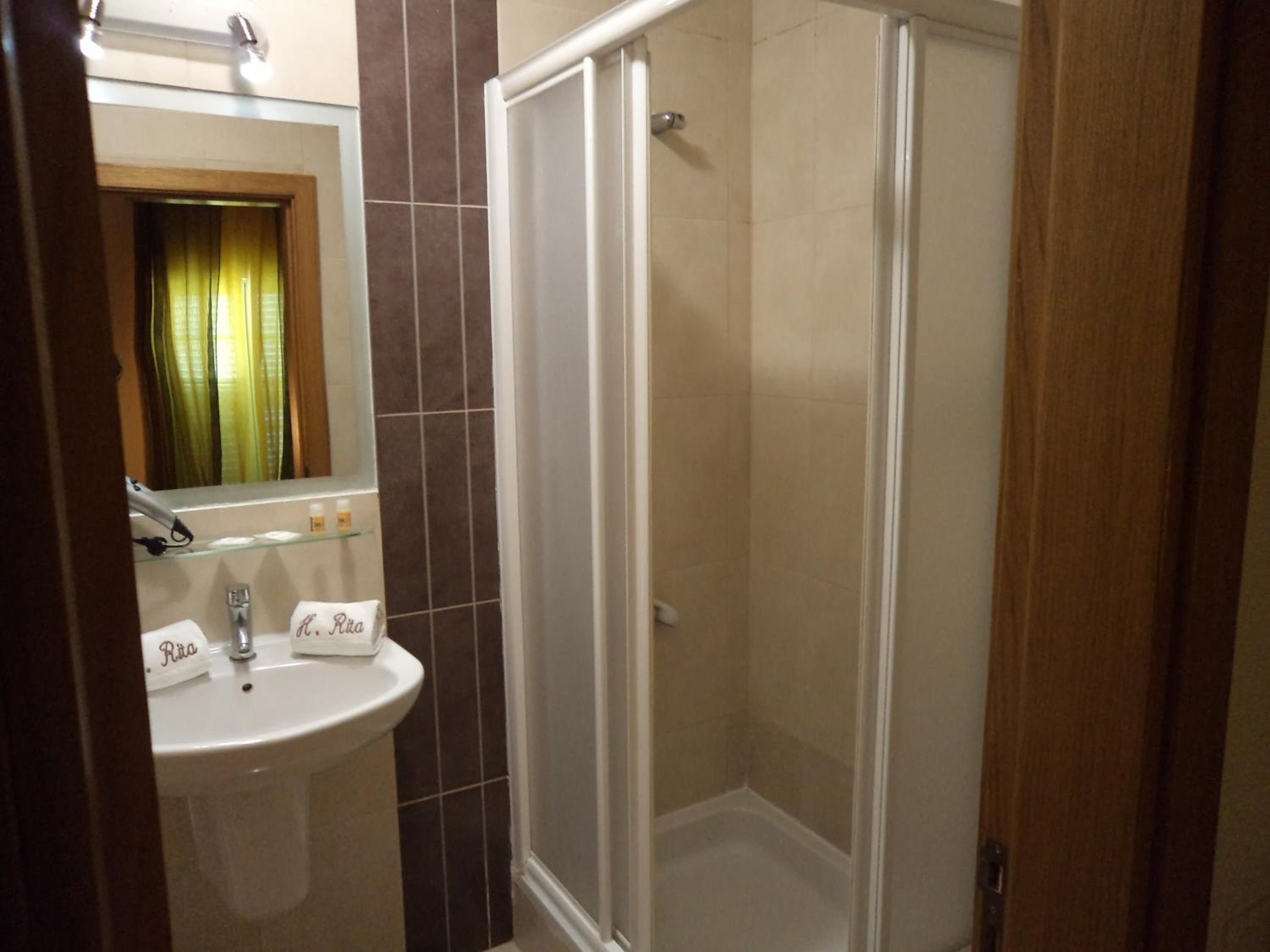 King Room with Balcony - Photo 3
