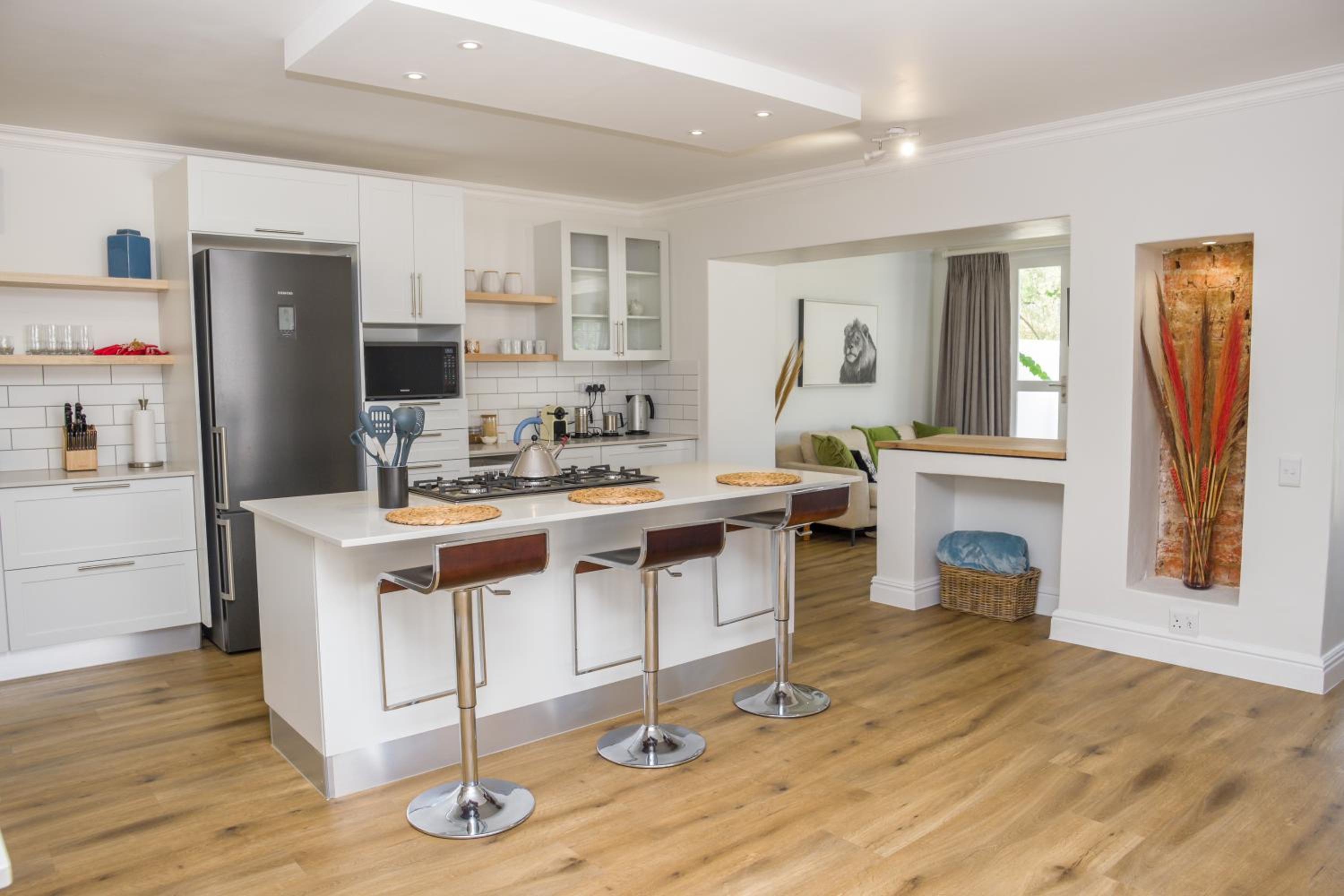 Four-Bedroom House - Photo 6