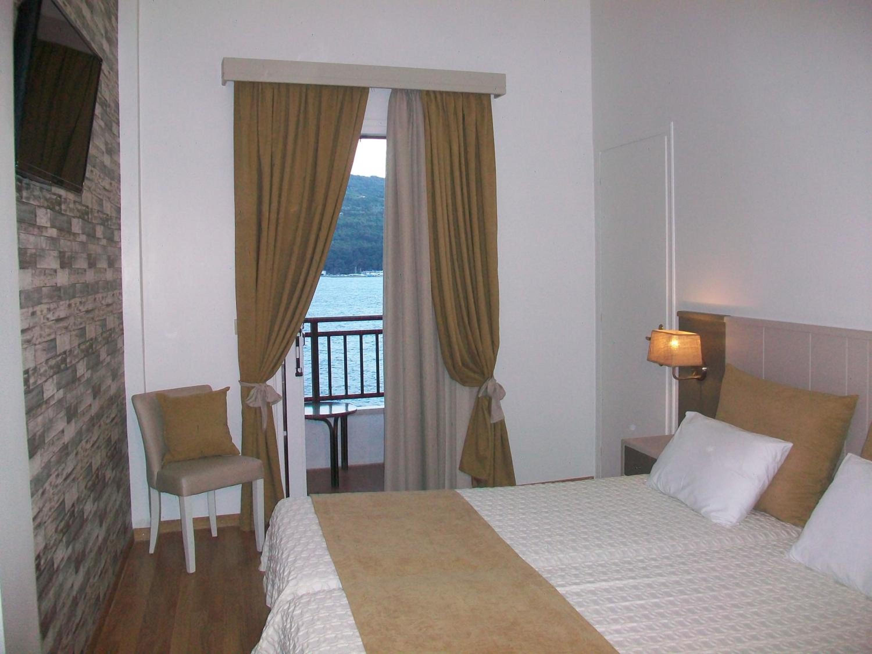 Superior Double Room with Hydromassage Shower - Sea Front 3rd floor - Photo 3