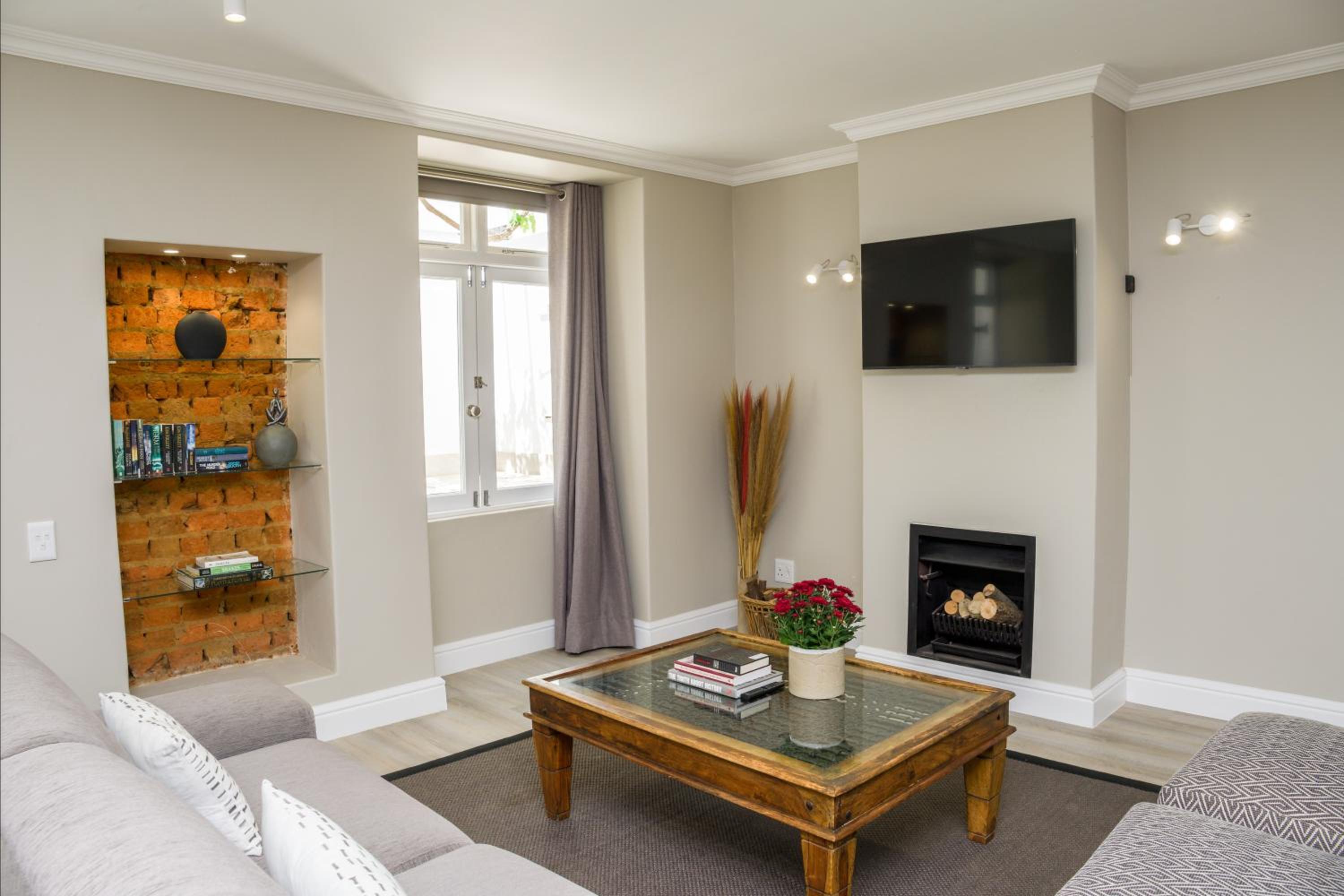 Two-Bedroom House photo 2