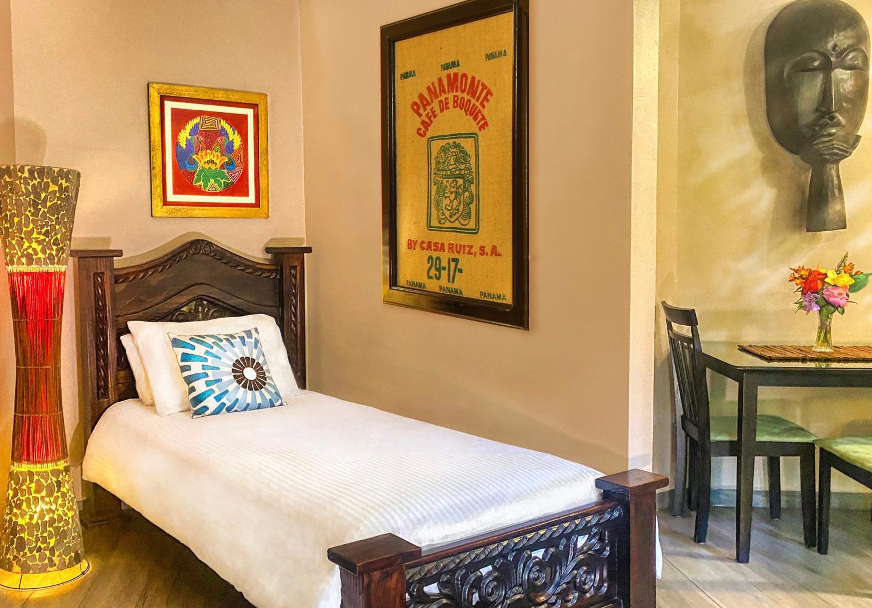 Standard King Bed + Single Bed photo 2