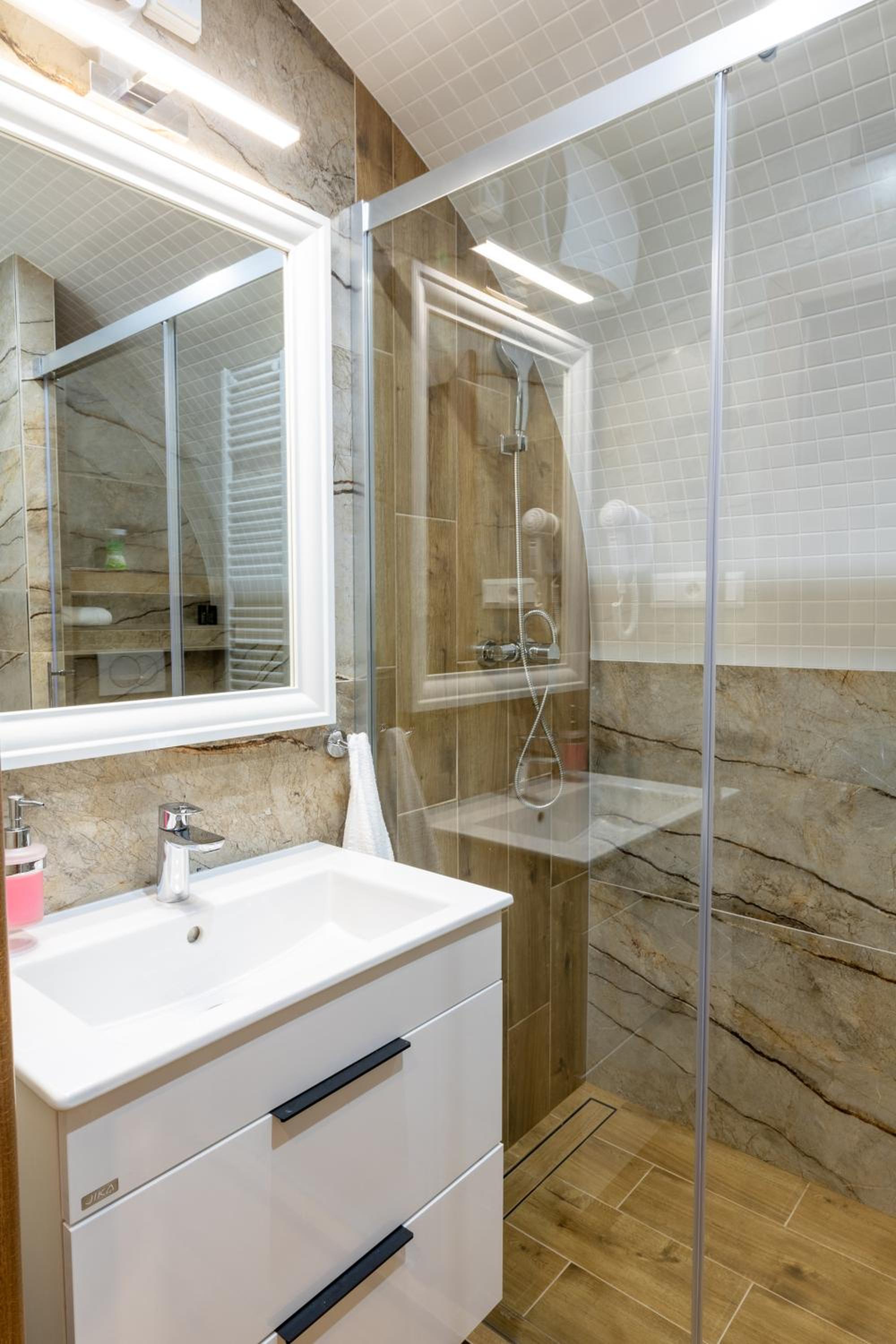 Standard Apartment - Photo 2