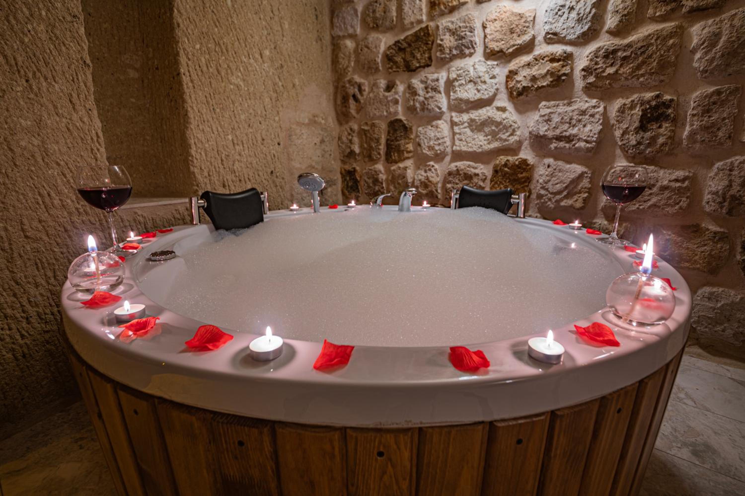 Queen Room with Spa Bath - Photo 11