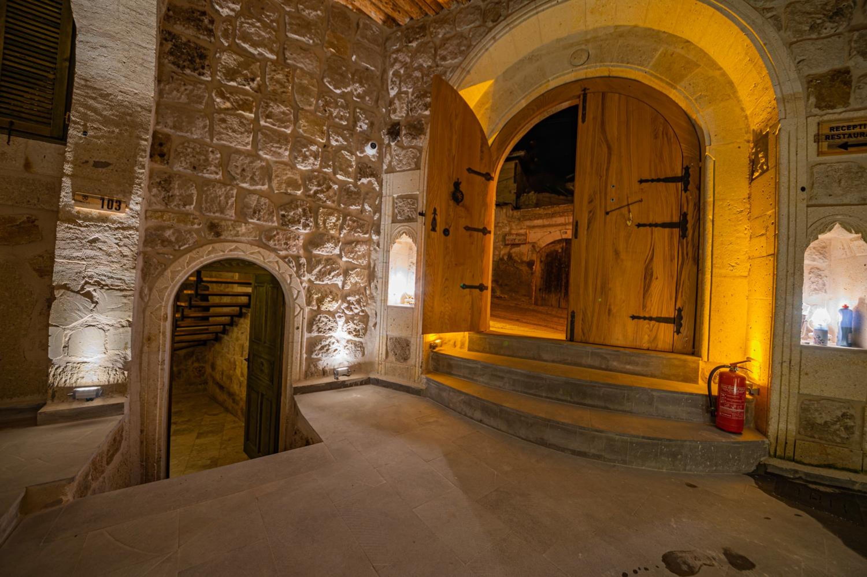 Queen Room with Spa Bath - Photo 12