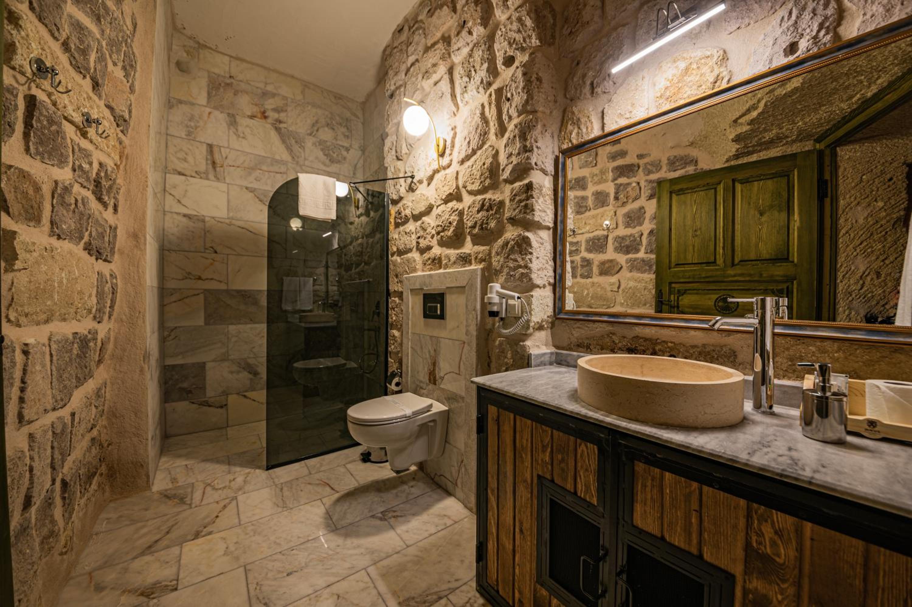 Queen Room with Spa Bath - Photo 10