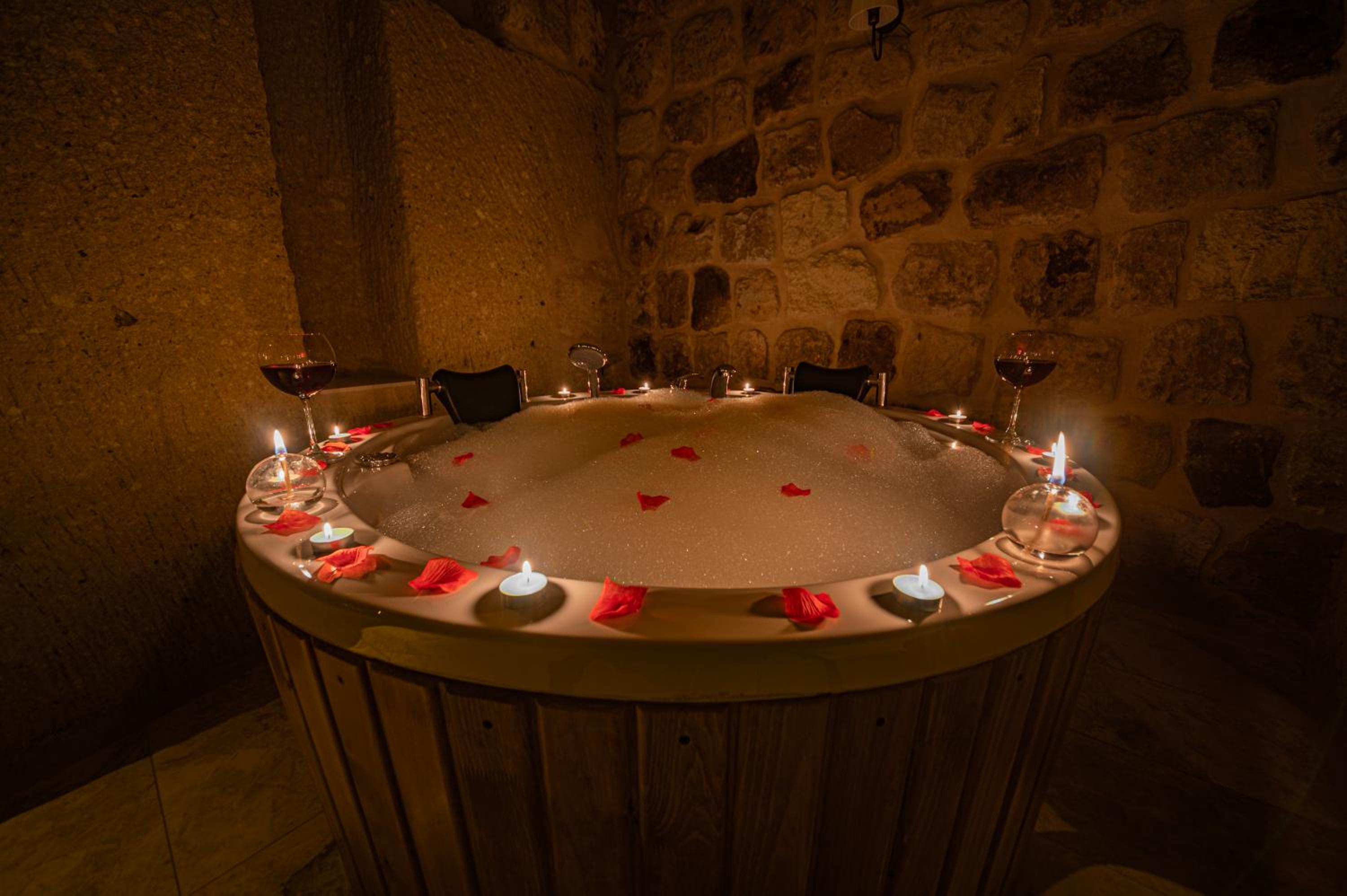 Queen Room with Spa Bath - Photo 8