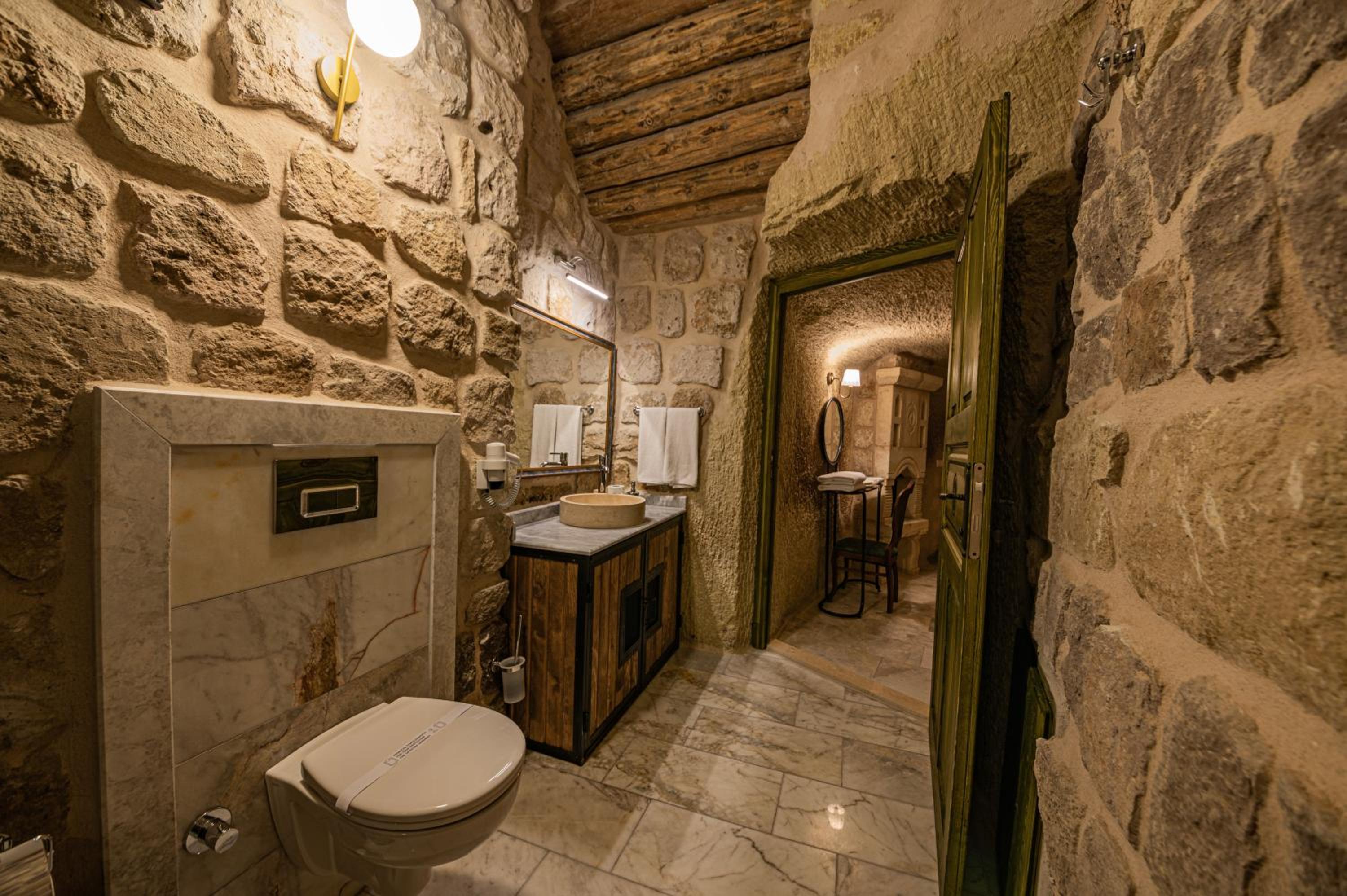 Queen Room with Spa Bath - Photo 6