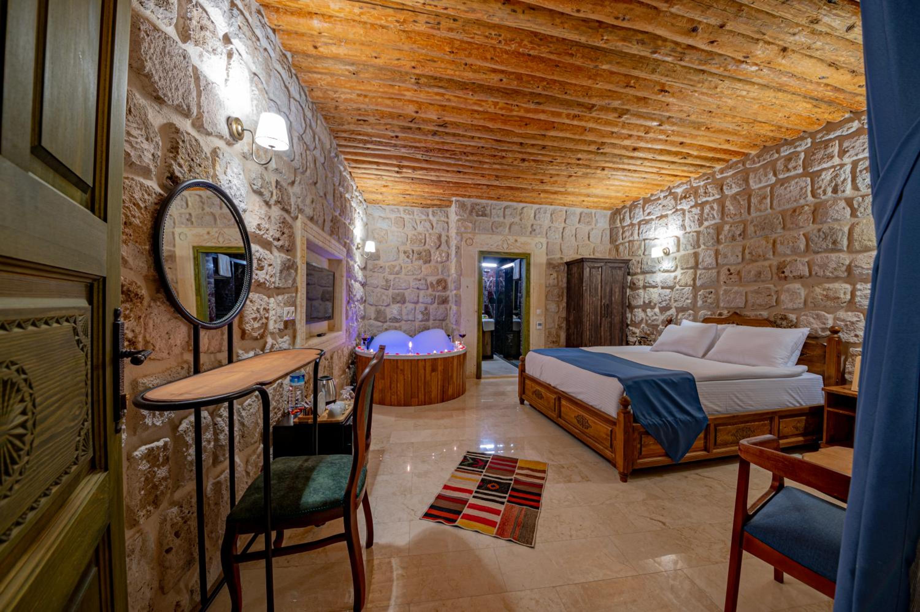Double Room with Spa Bath - Photo 1