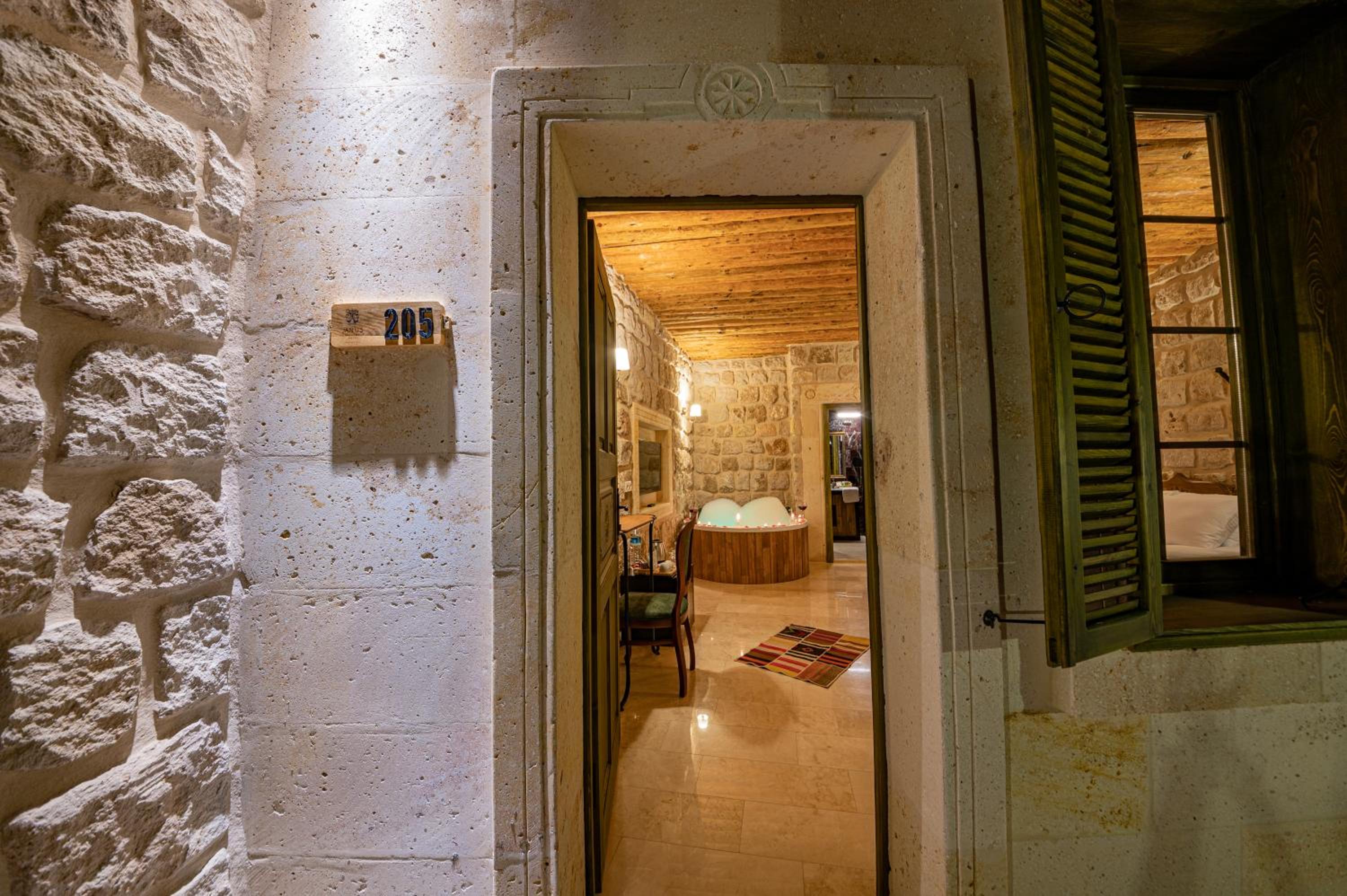 Double Room with Spa Bath - Photo 3