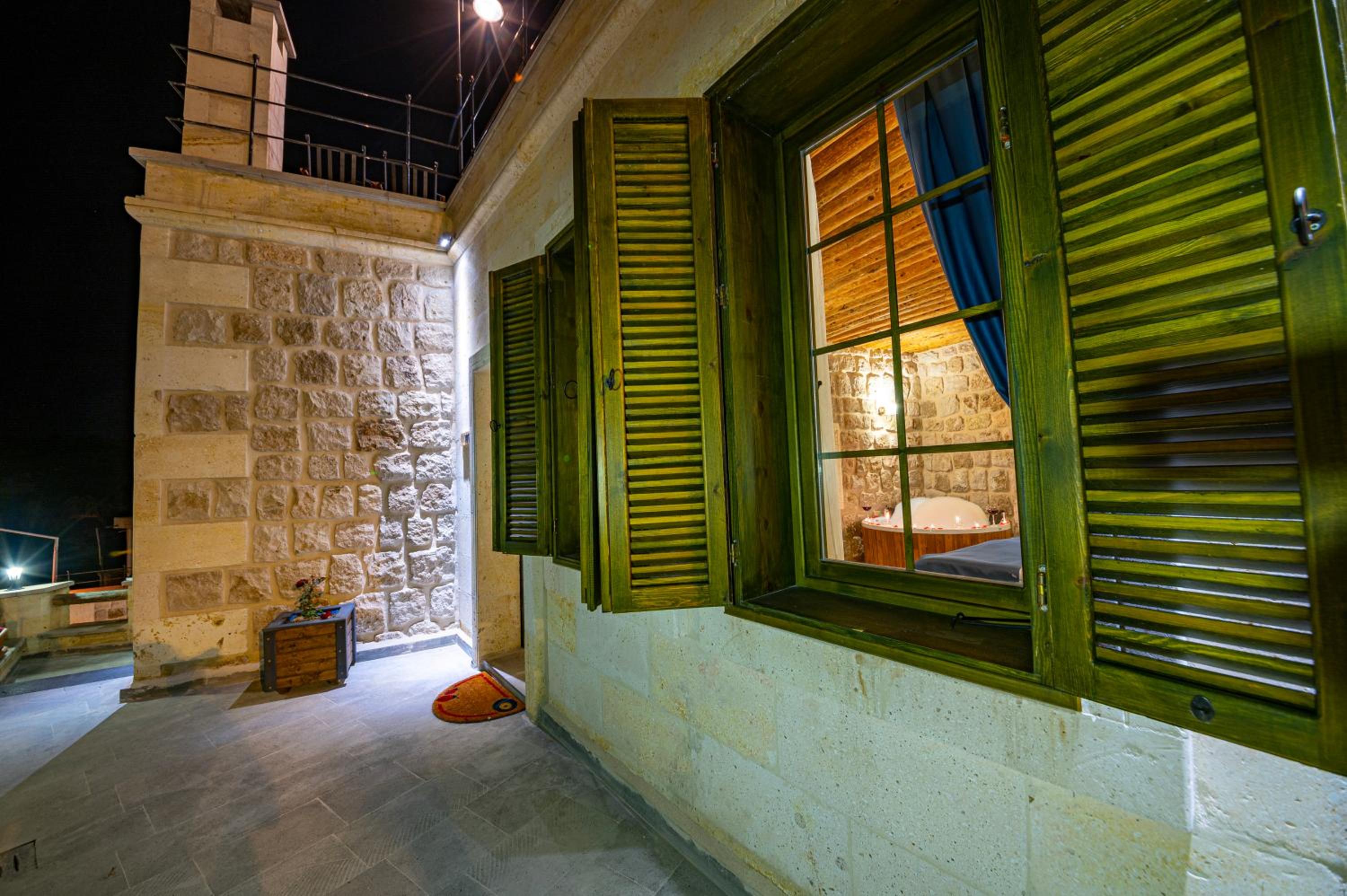 Double Room with Spa Bath - Photo 5