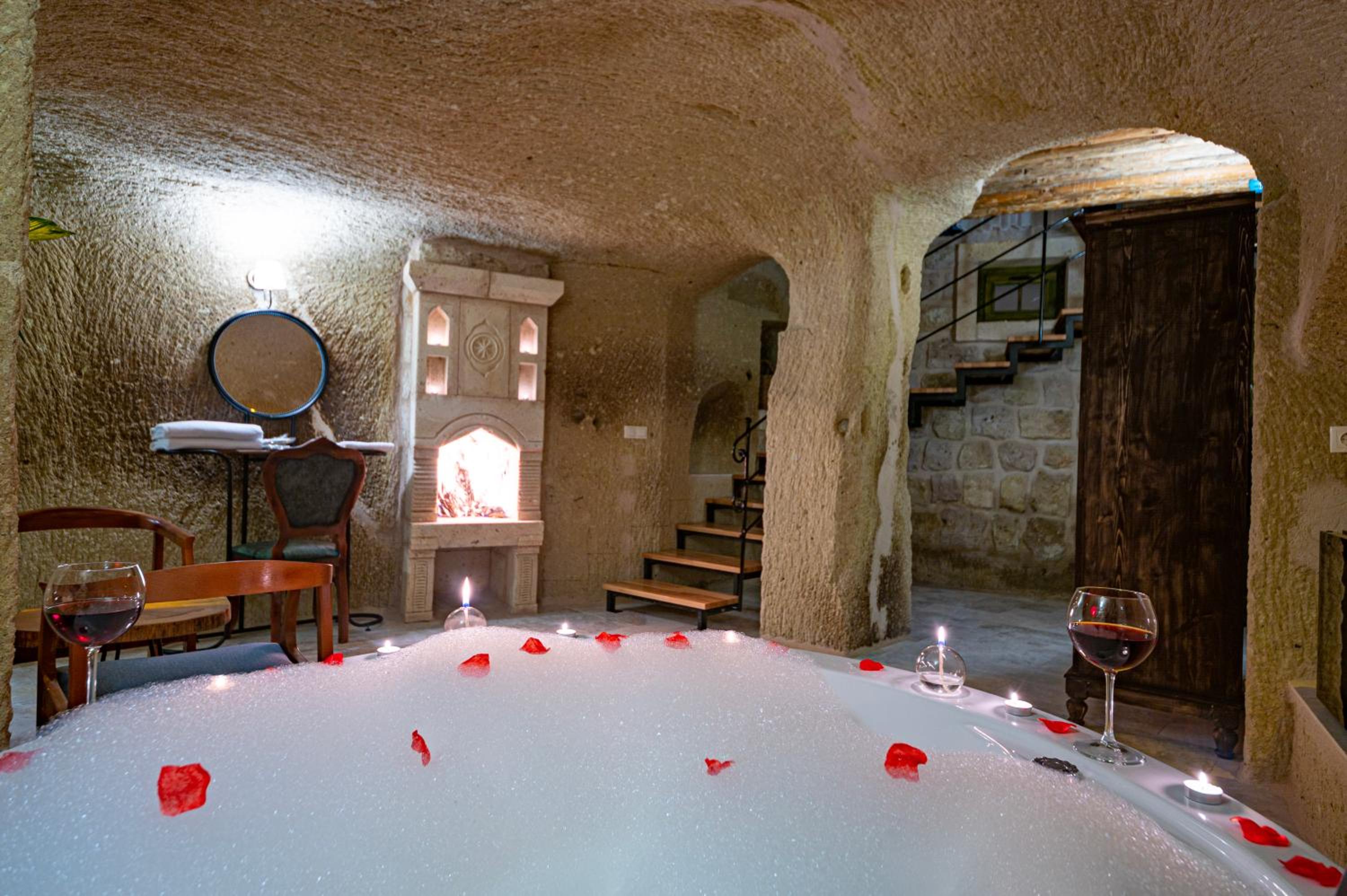 Queen Room with Spa Bath - Photo 2