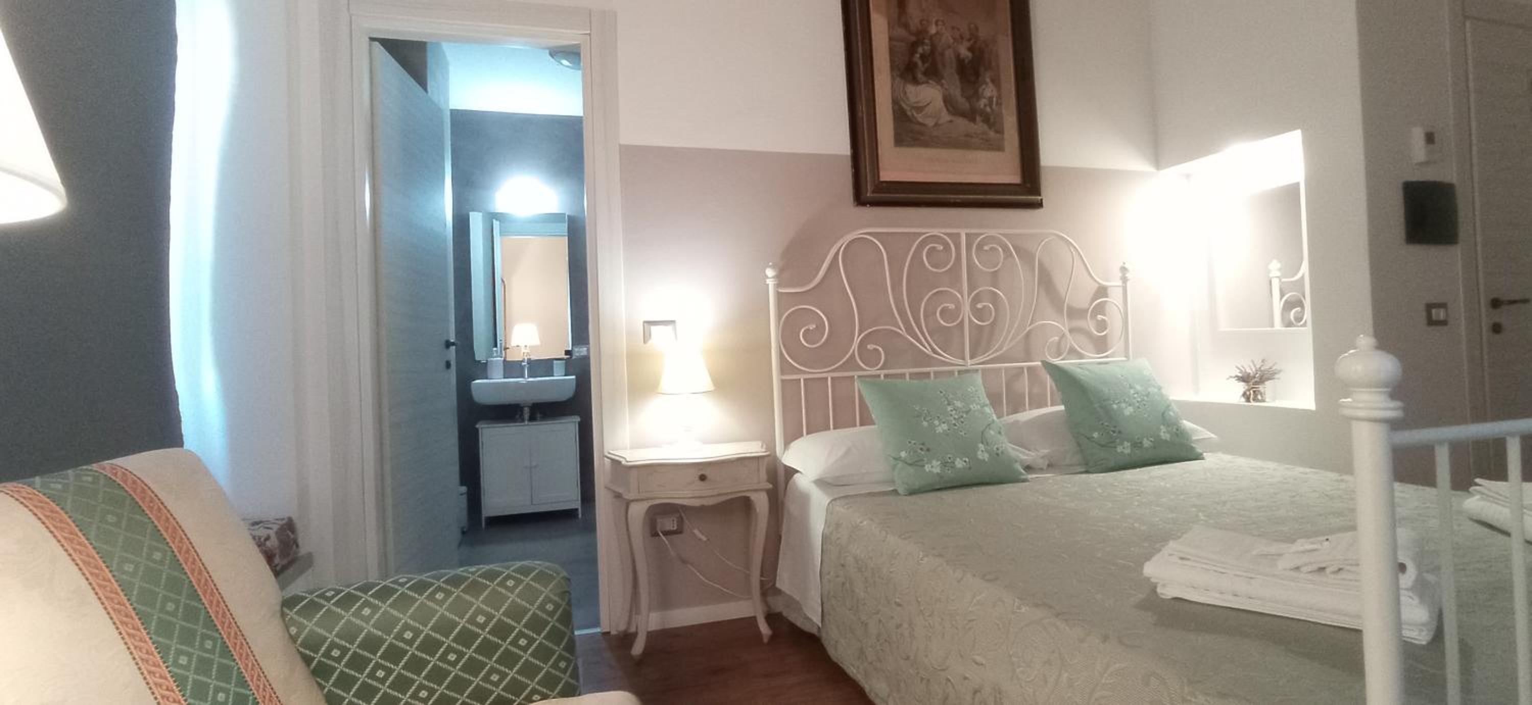 Double Room - Photo 7