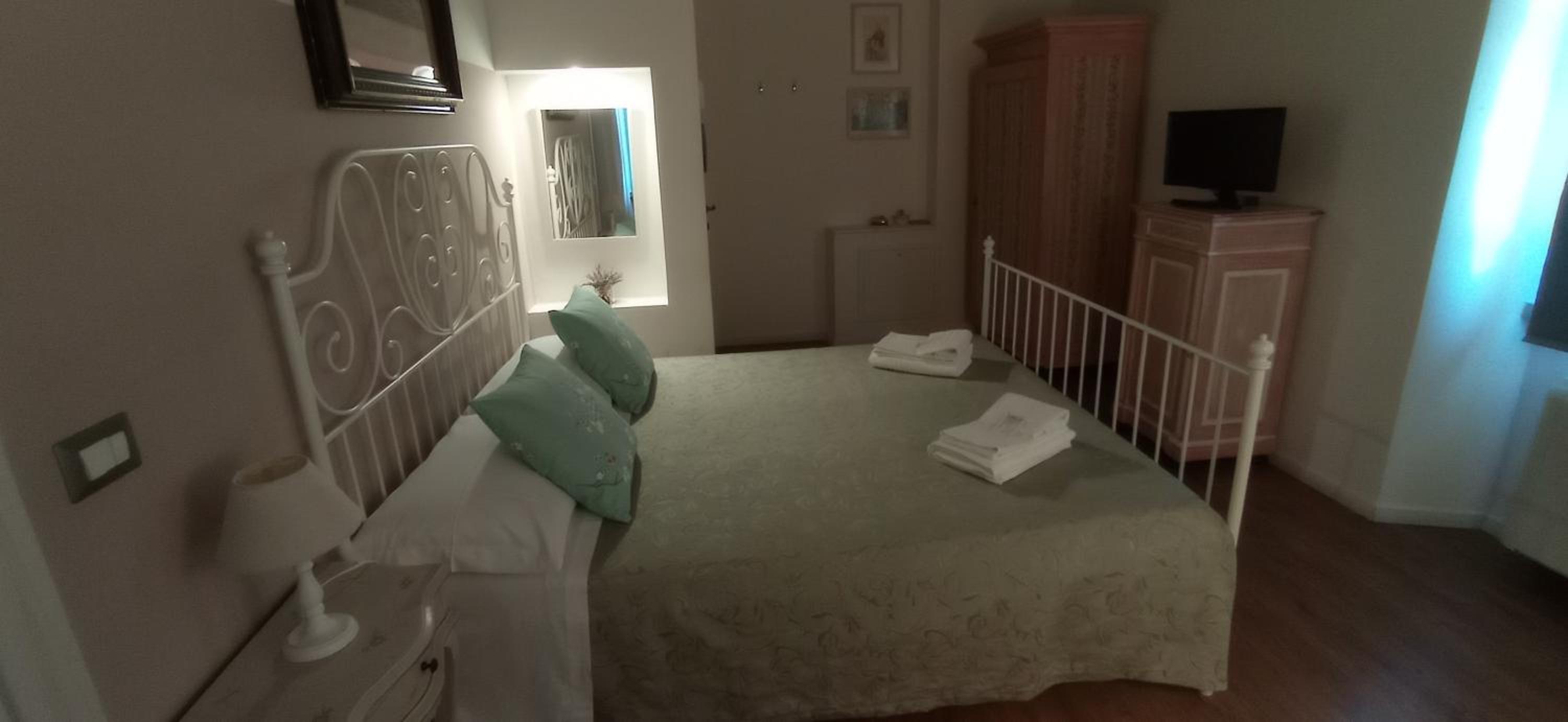 Double Room - Photo 9