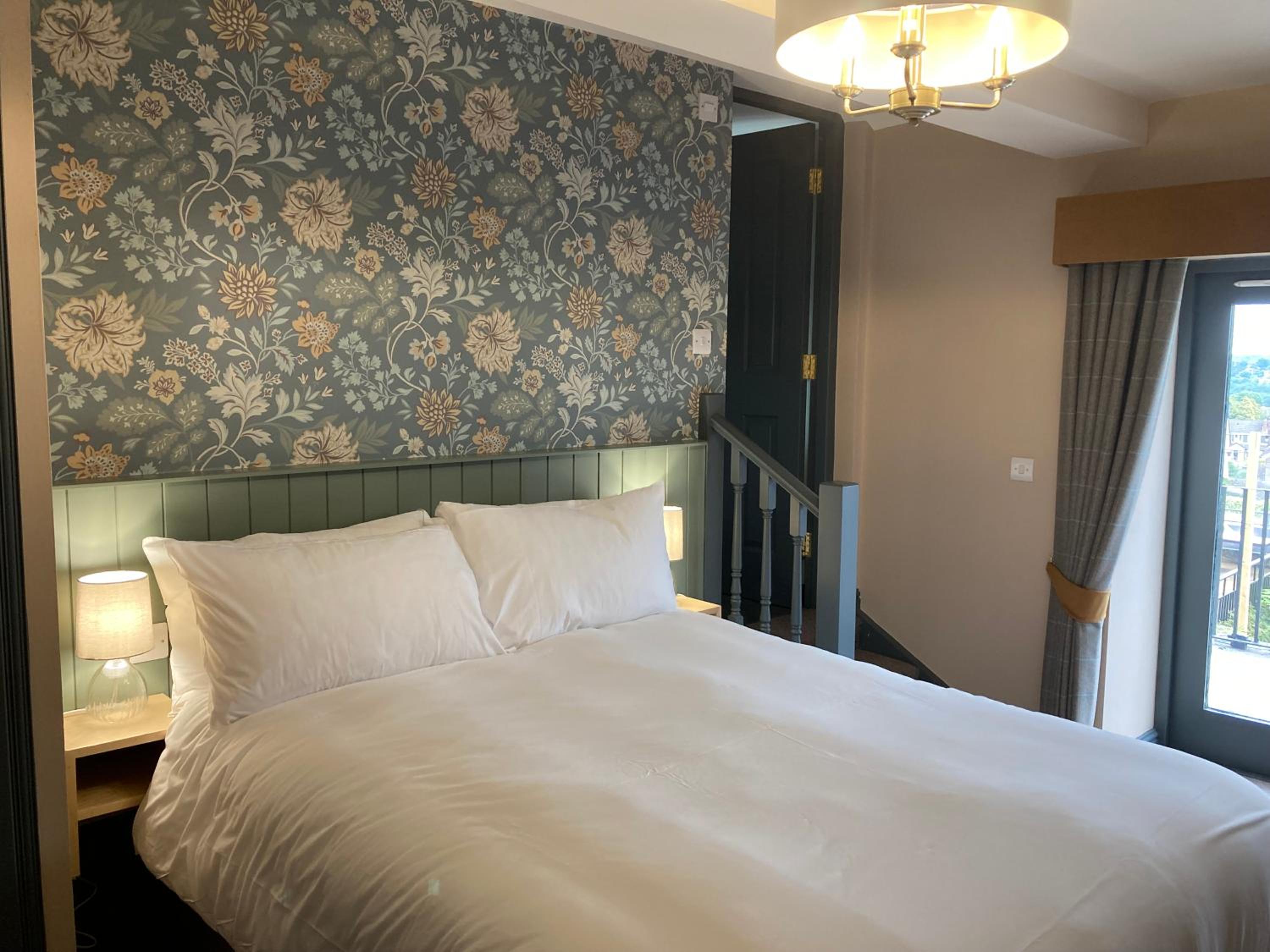 Double Room with Balcony - Photo 1