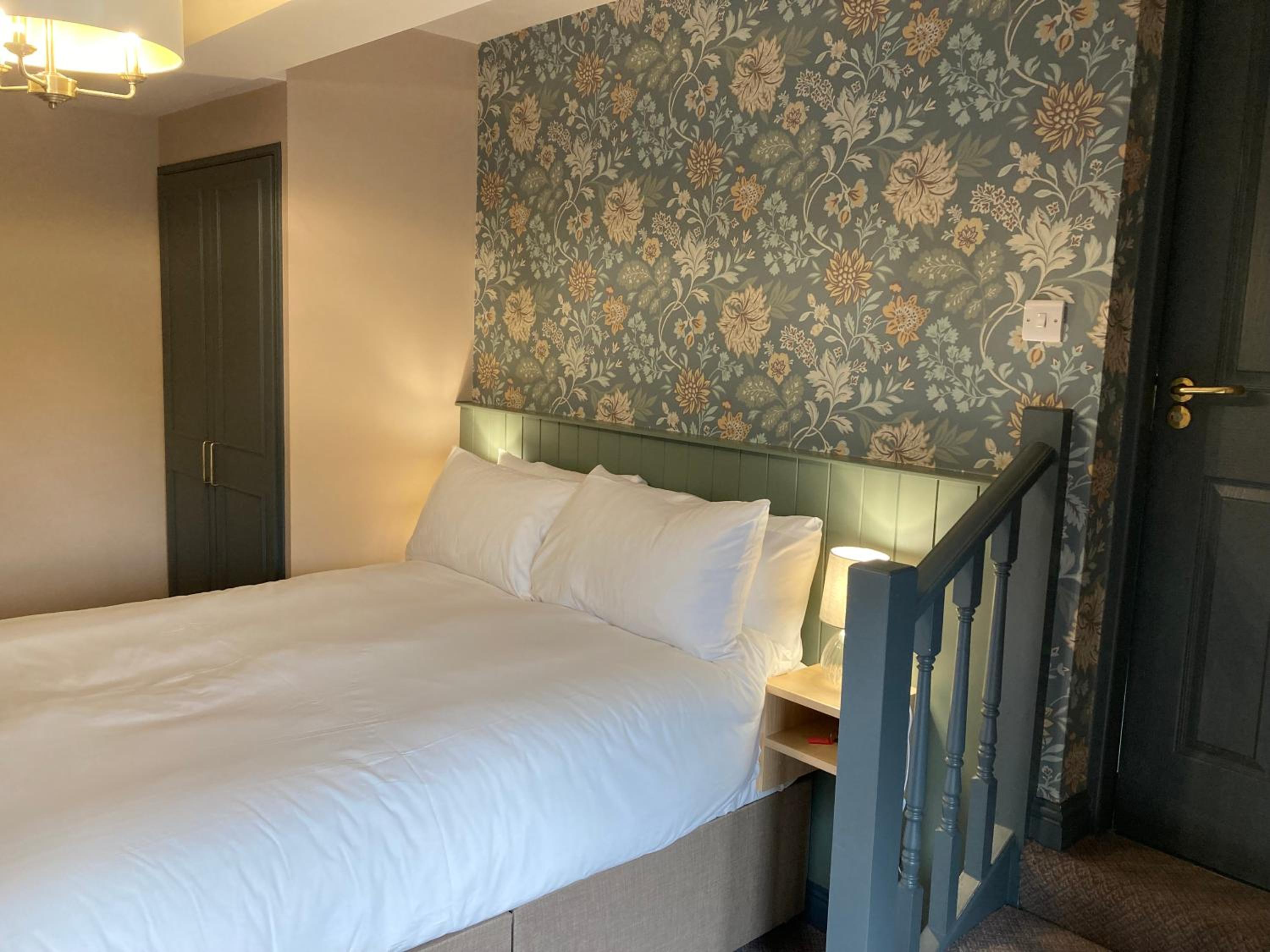Double Room with Balcony - Photo 3