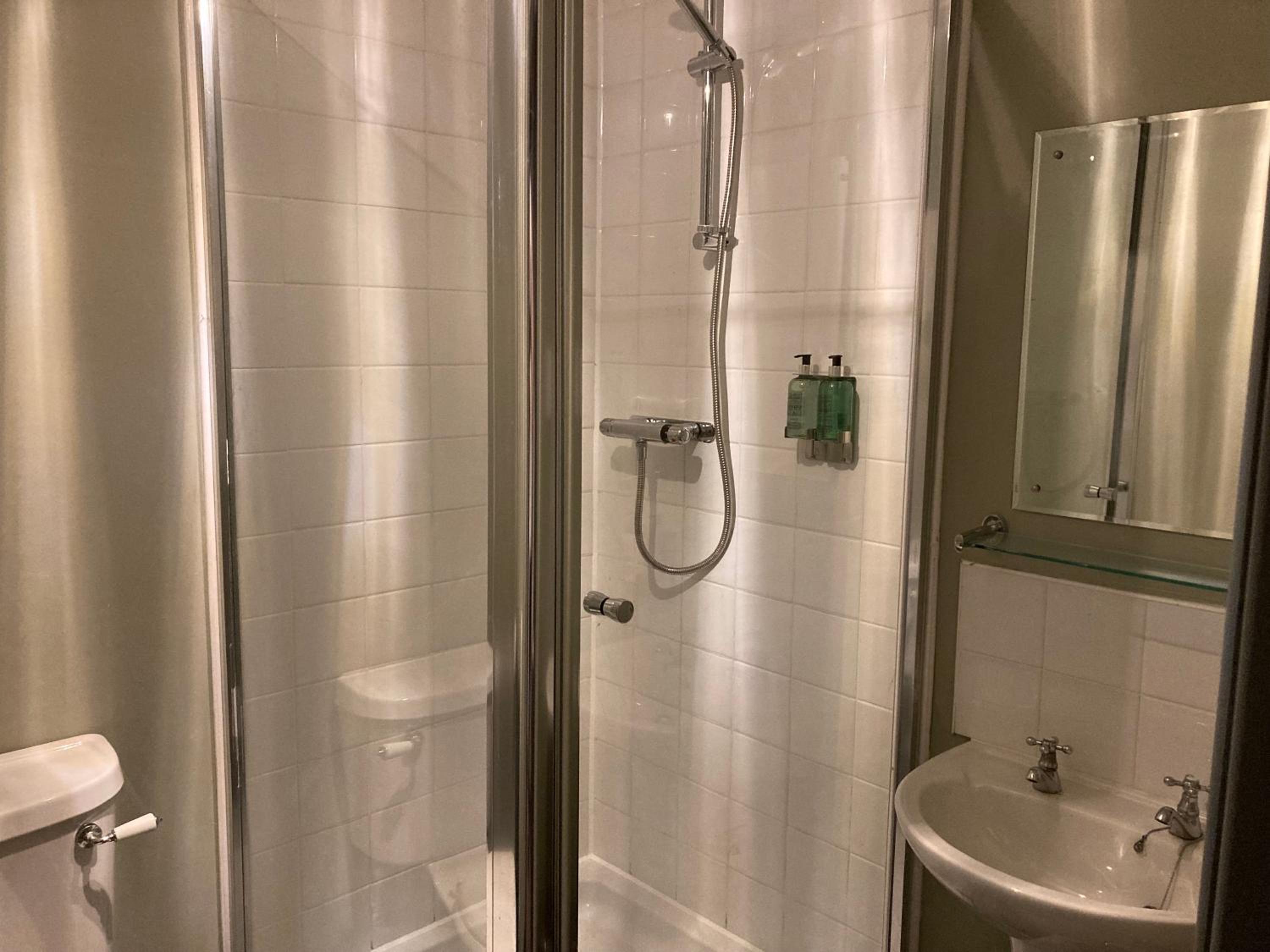 Double Room with Balcony - Photo 9