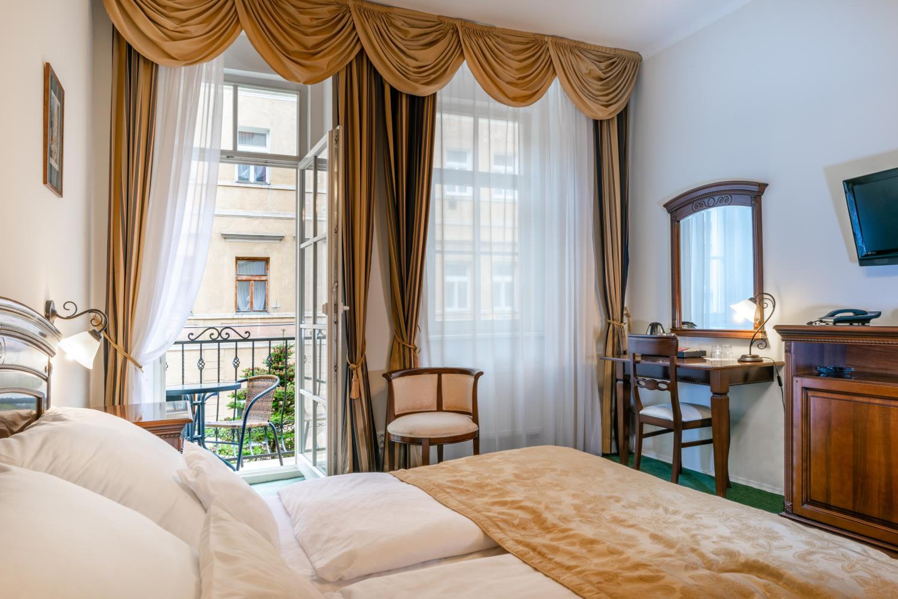 Comfort Double Room or Twin Room with Wellness and Swimming Pool Access - Photo 1