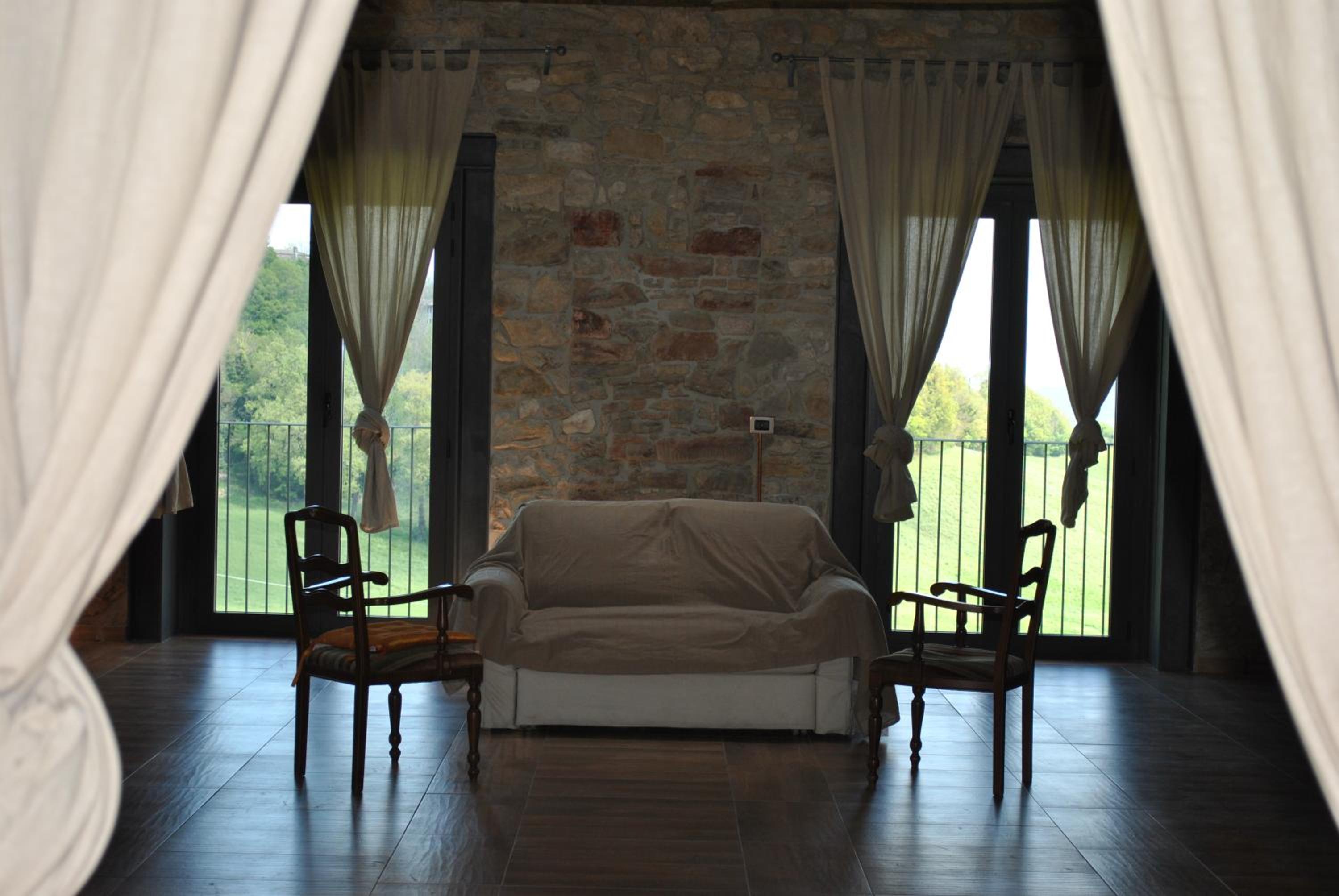 Family Room with Private Bathroom - Photo 3