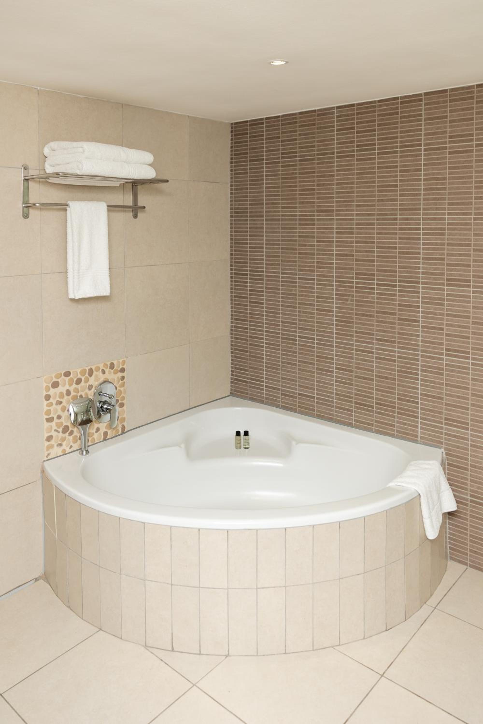 Suite - Photo 5