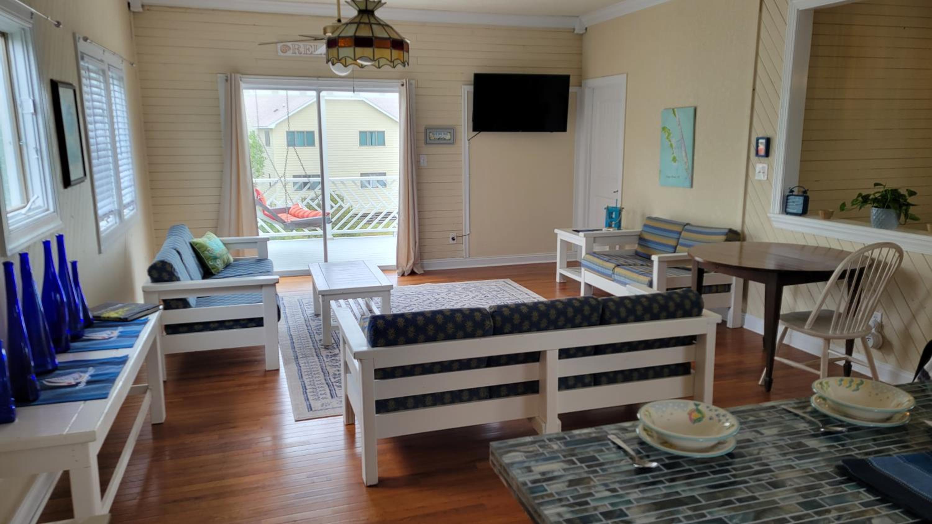 Five-Bedroom House photo 1