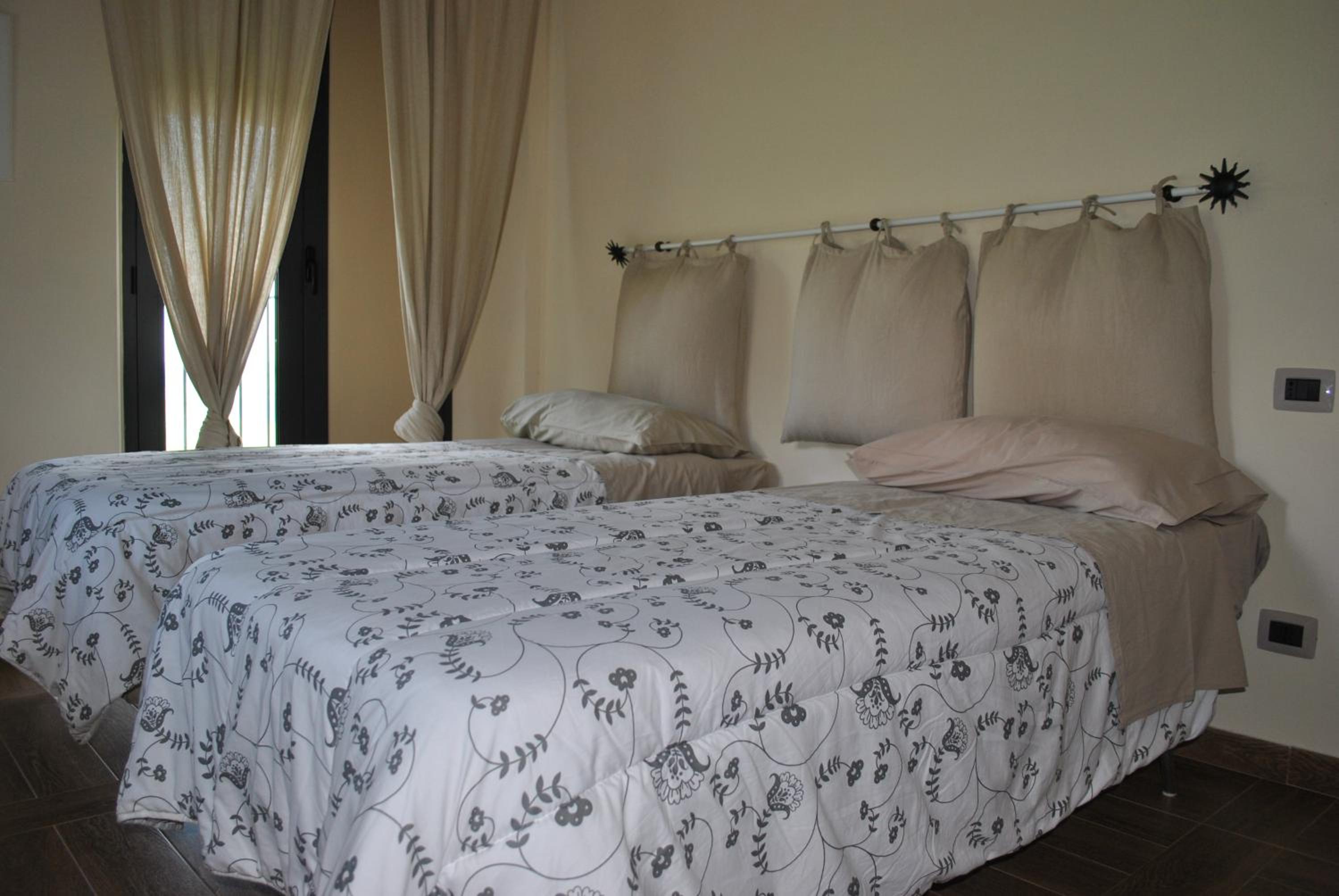 Double or Twin Room - Photo 4
