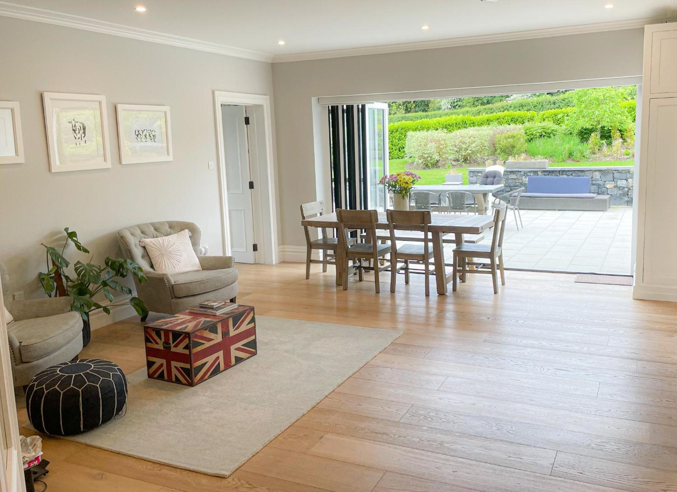 Six-Bedroom House photo 2