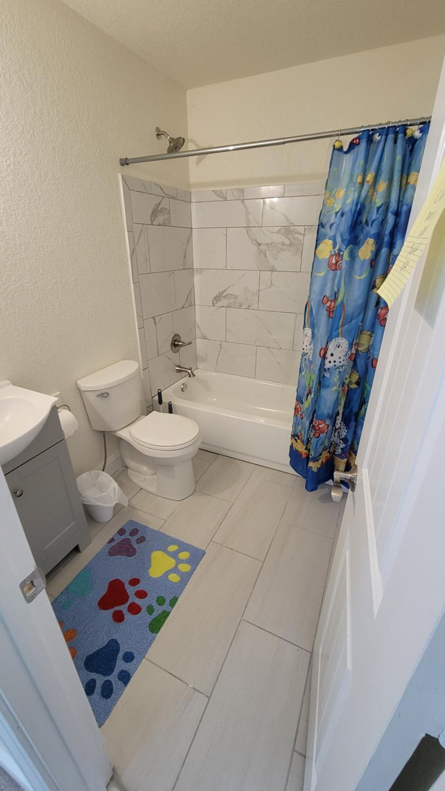 Five-Bedroom House photo 2