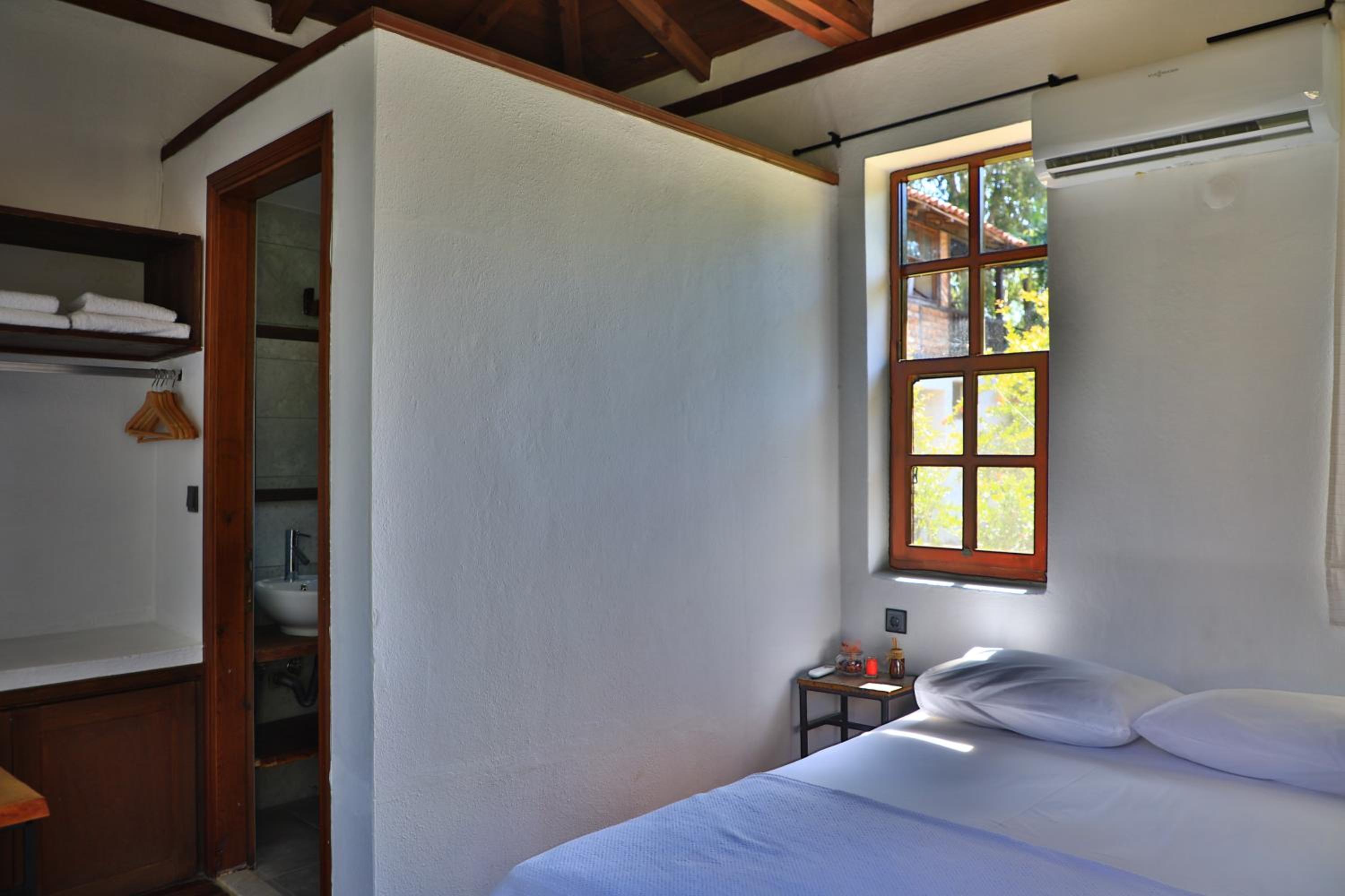 Large Double Room photo 1