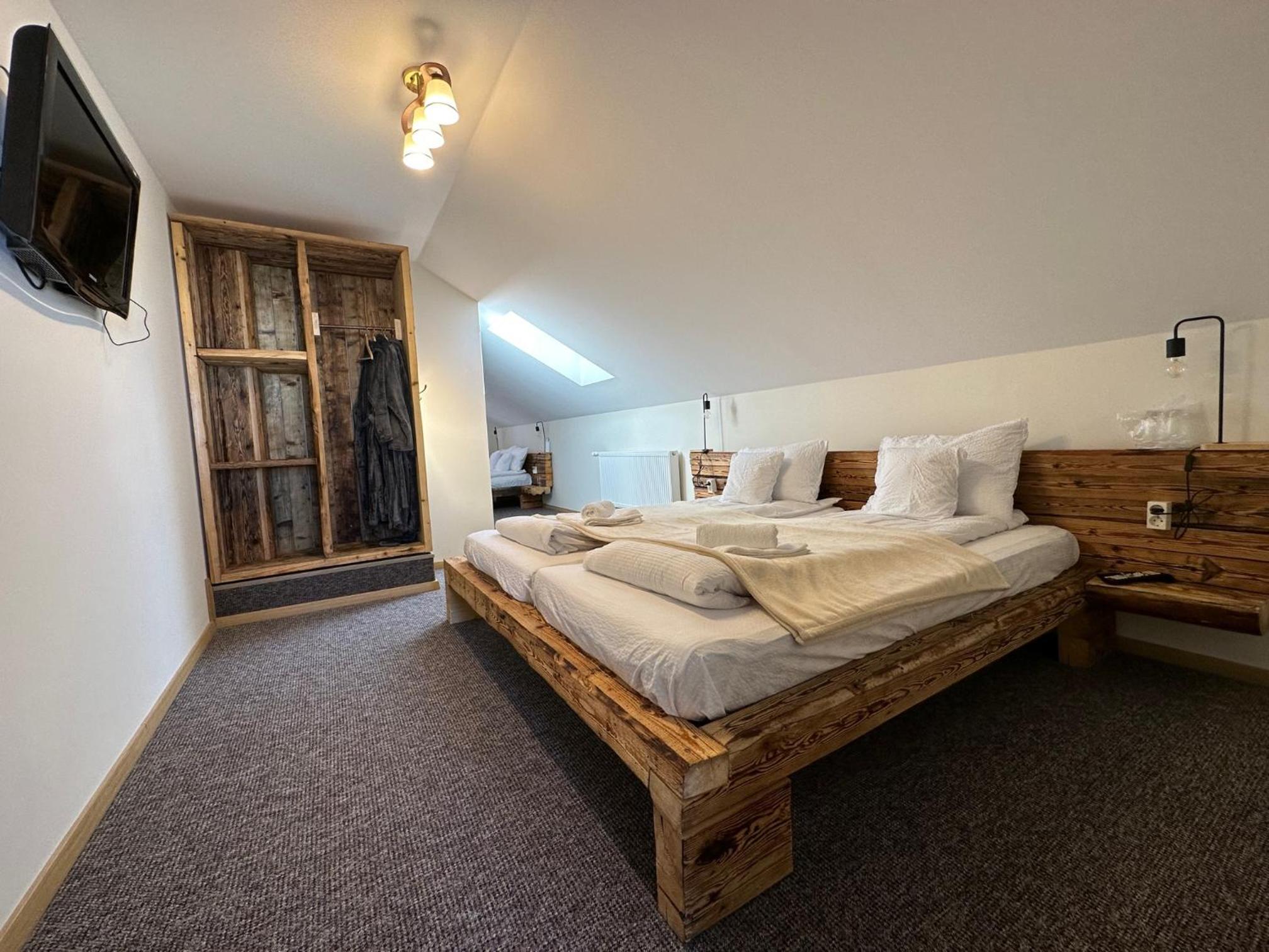 Quadruple Room with Private Bathroom