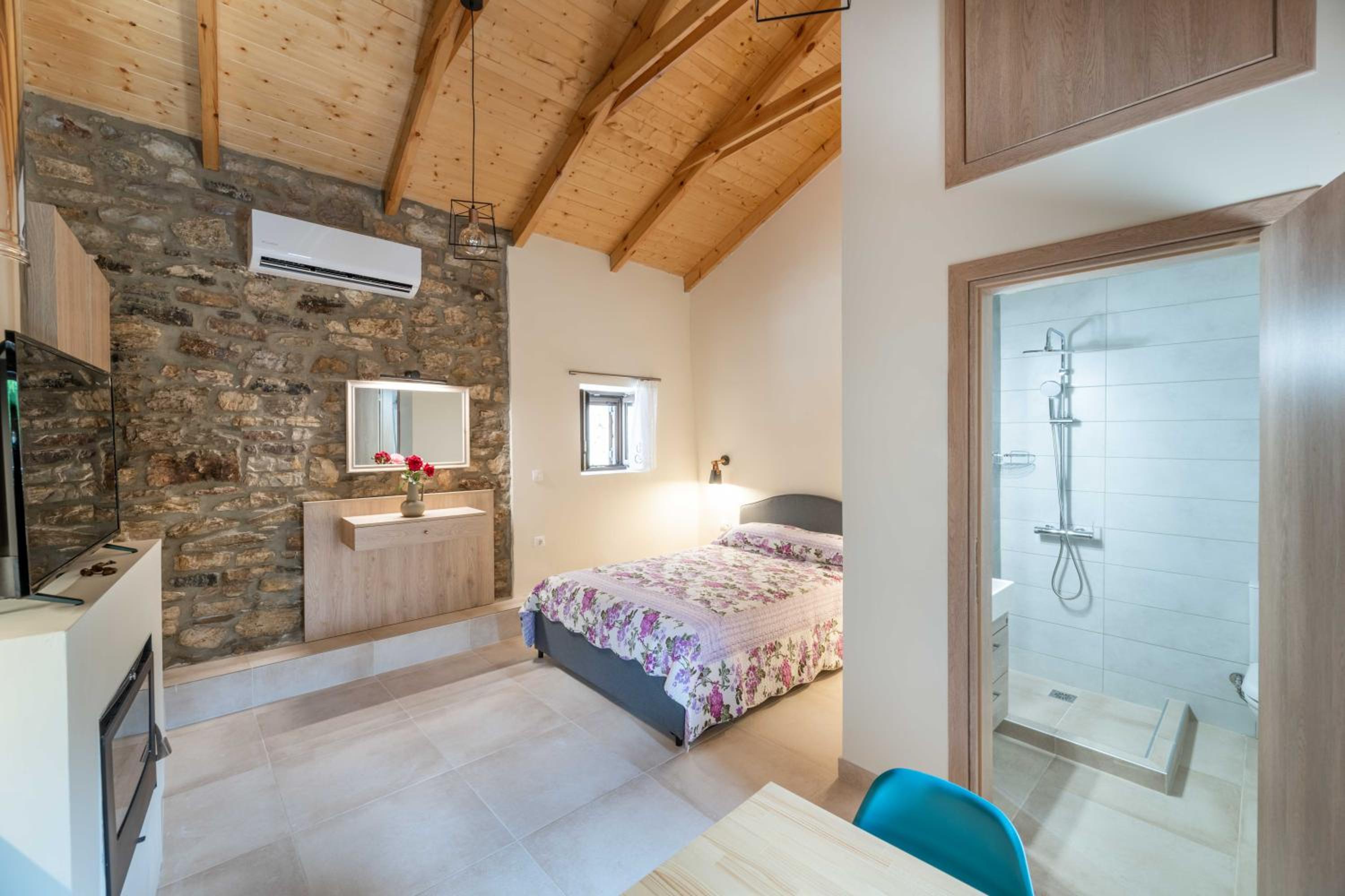 One-Bedroom House photo 1