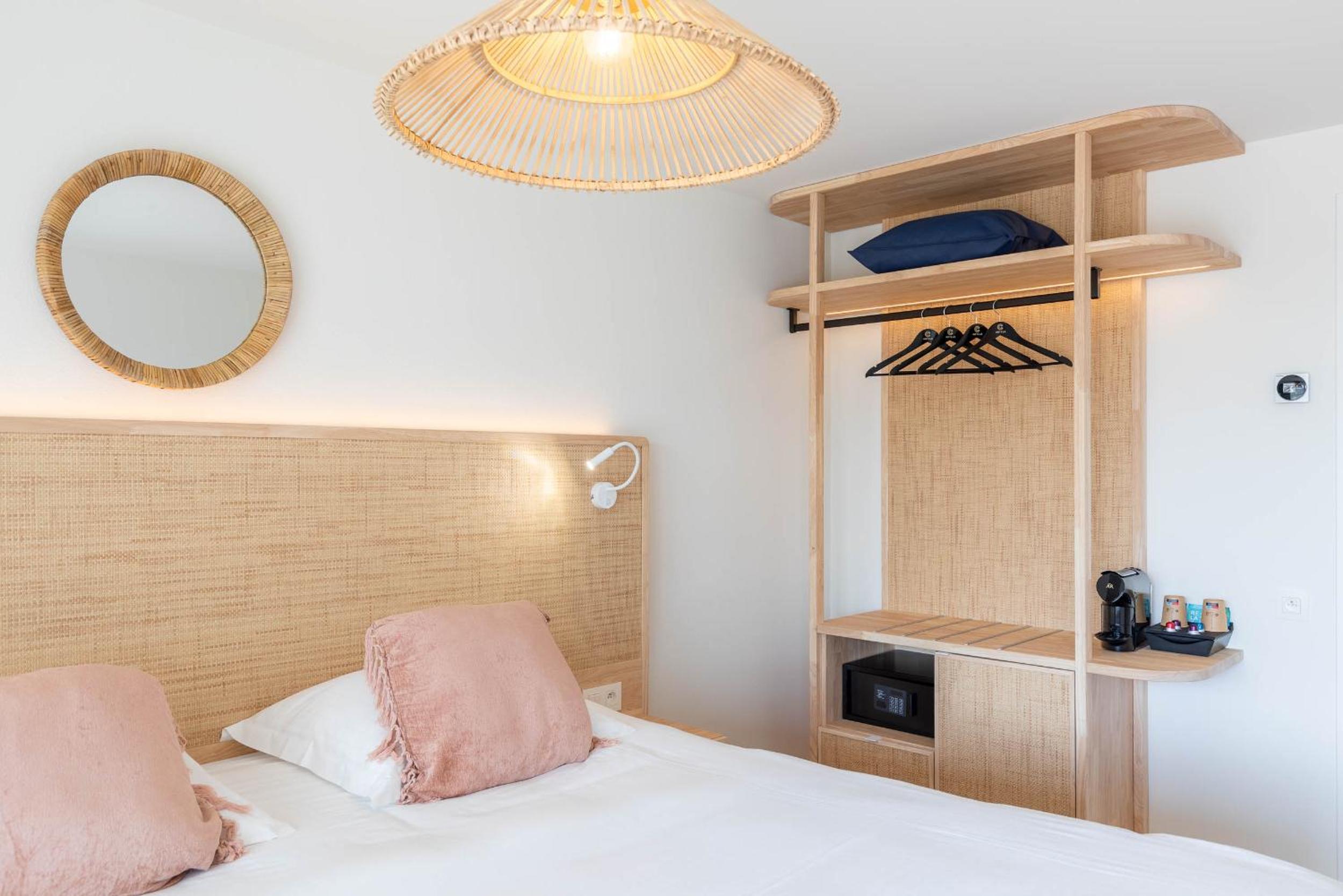 Double Room with Balcony - Photo 1
