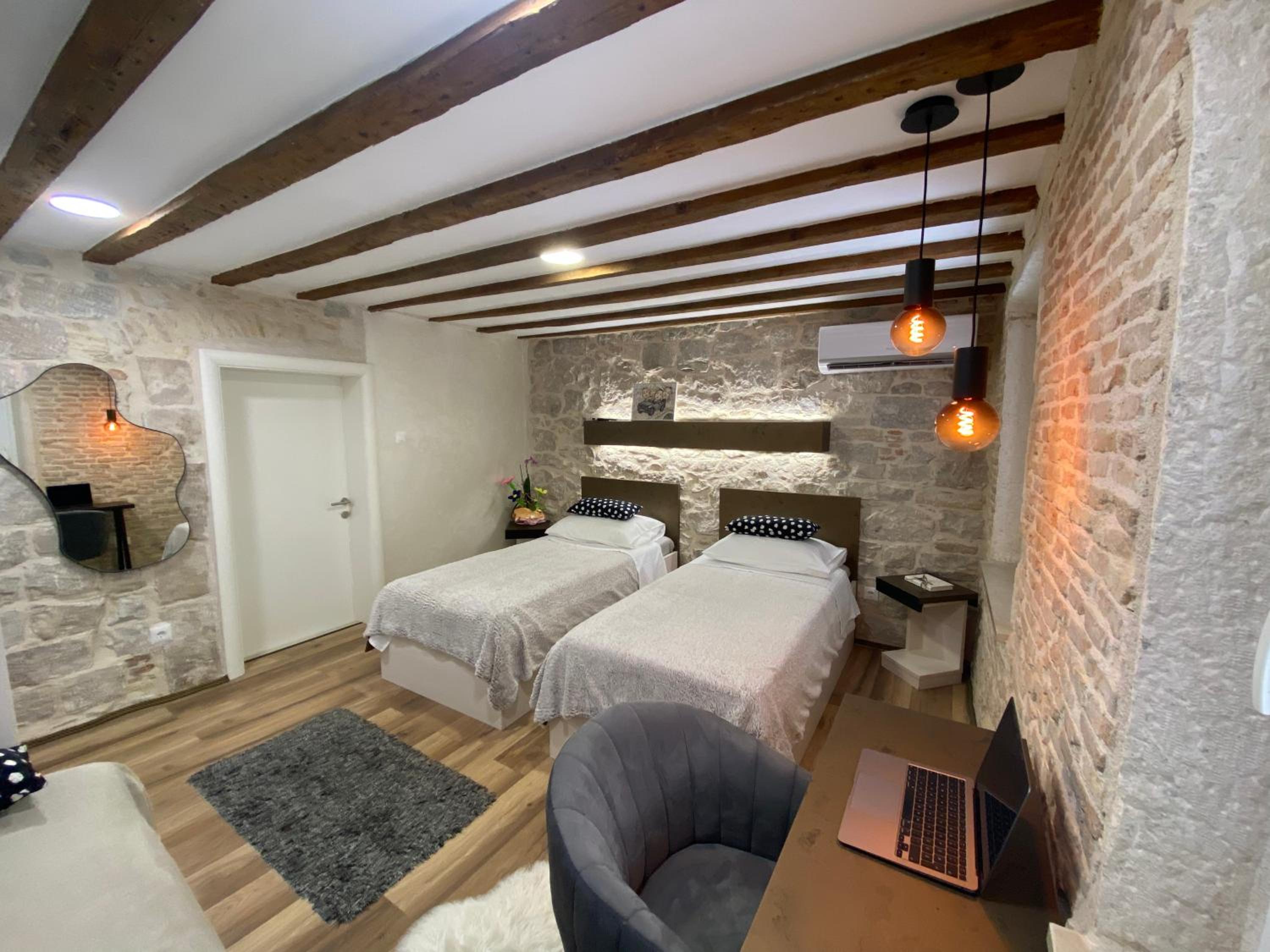 Twin Room with Private External Bathroom - Photo 1