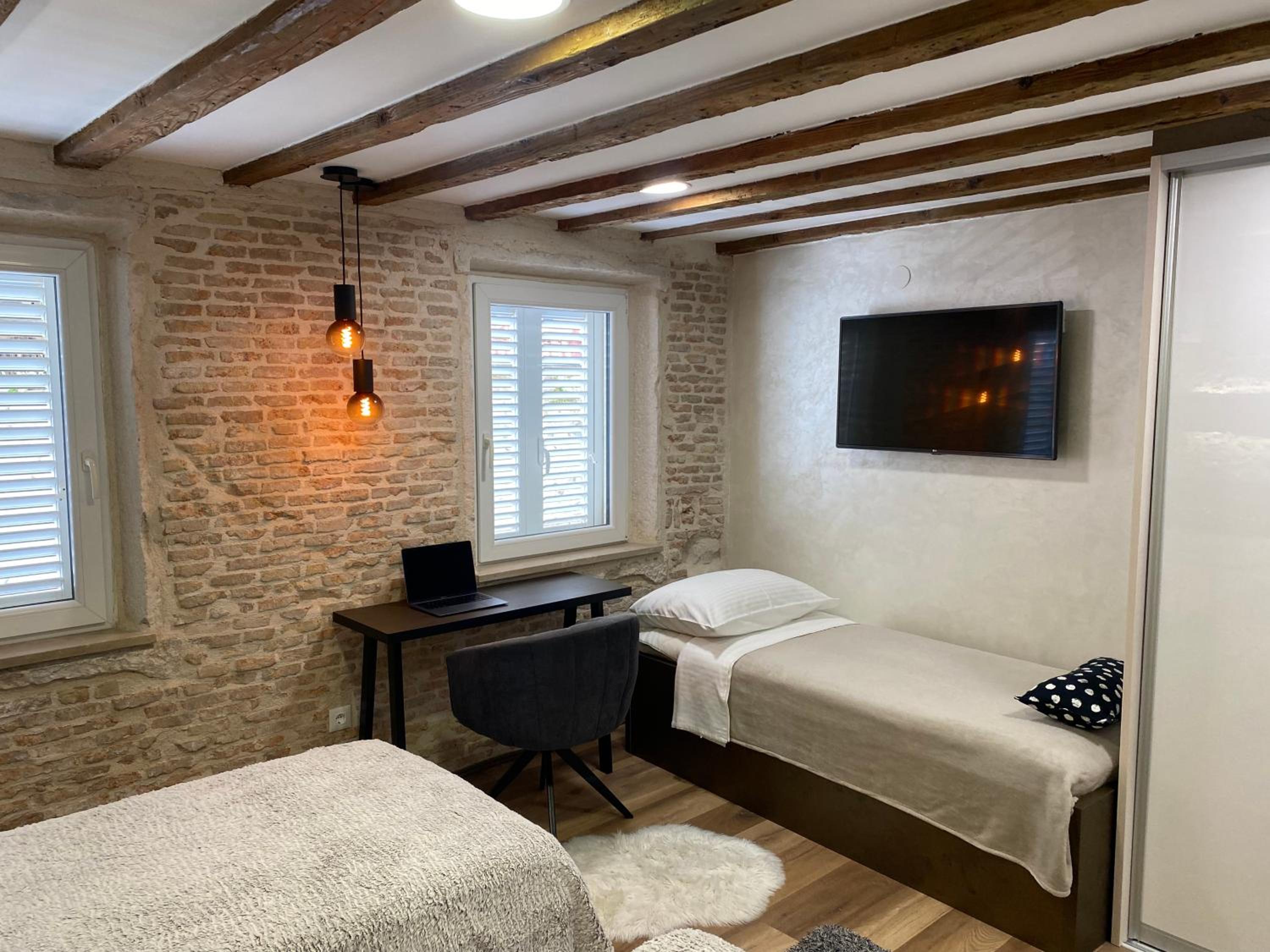 Twin Room with Private External Bathroom - Photo 6