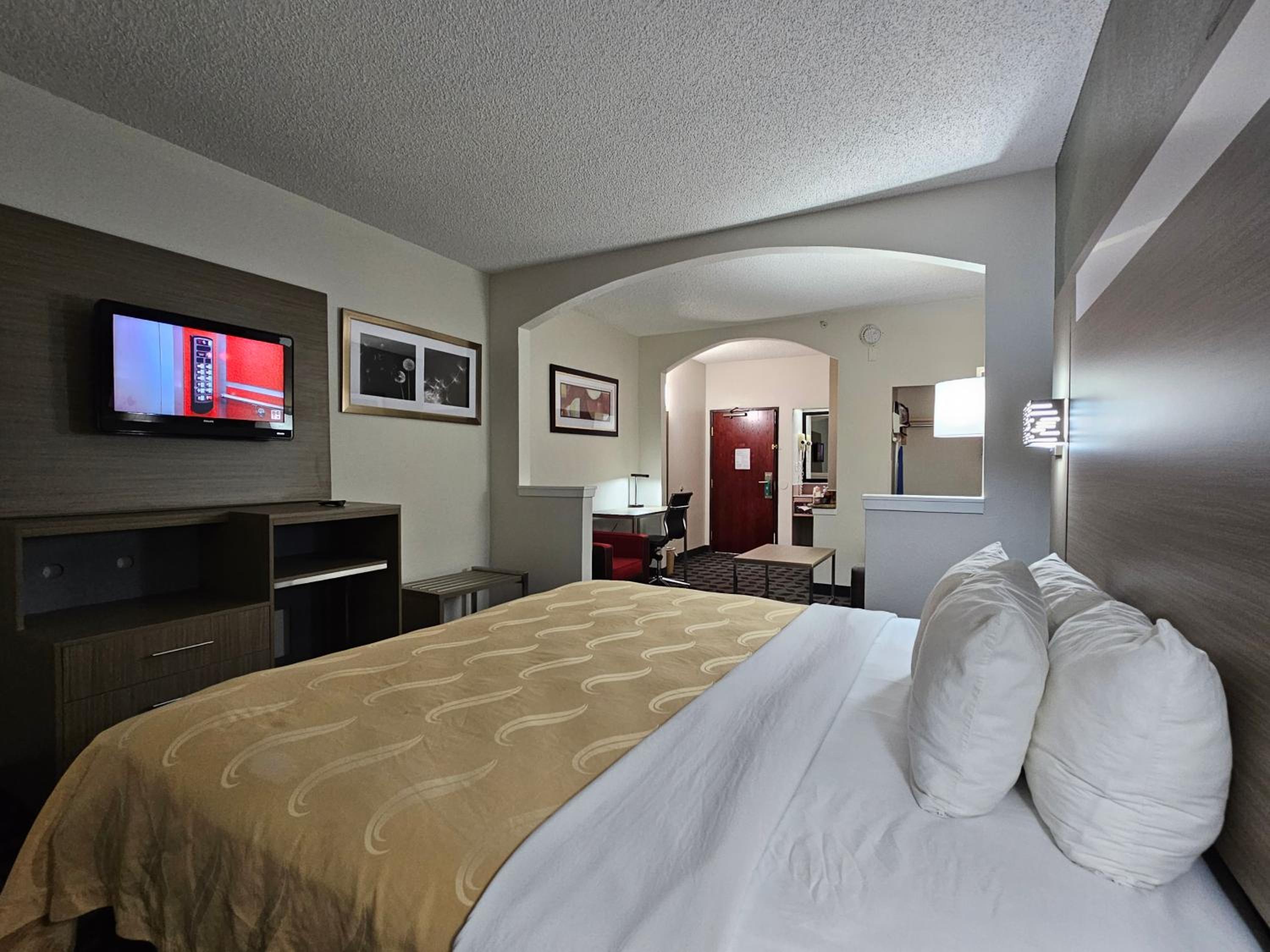 King Room - Non-Smoking - Photo 2