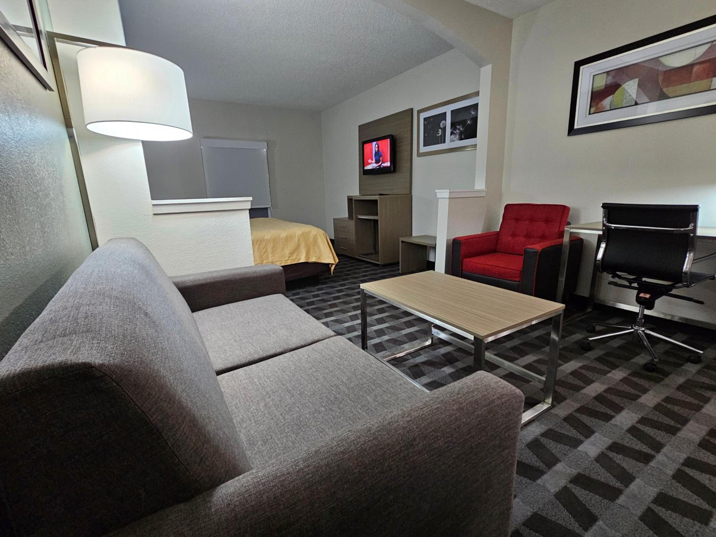 King Suite - Non-Smoking - Photo 10