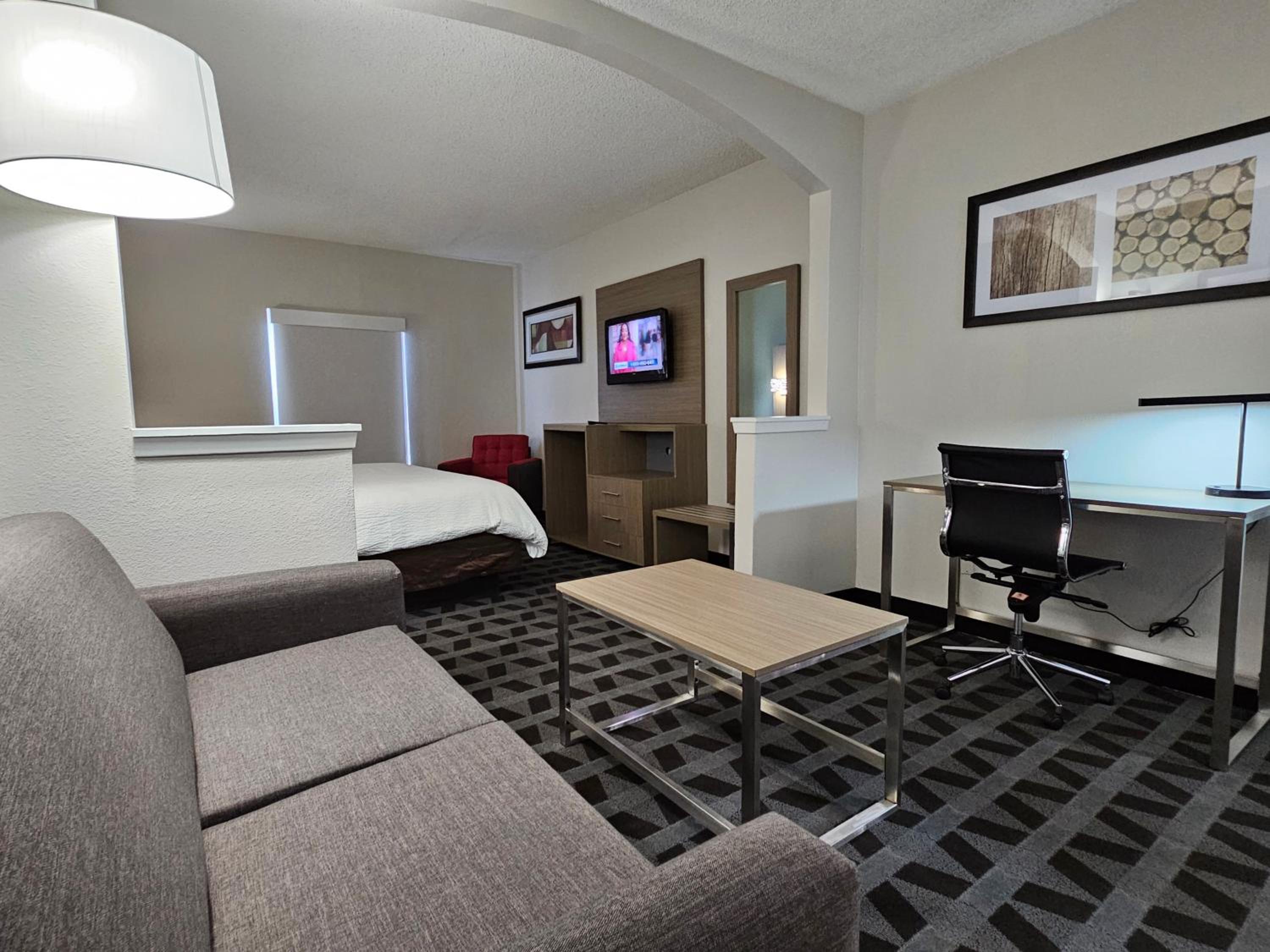 King Suite - Non-Smoking - Photo 9