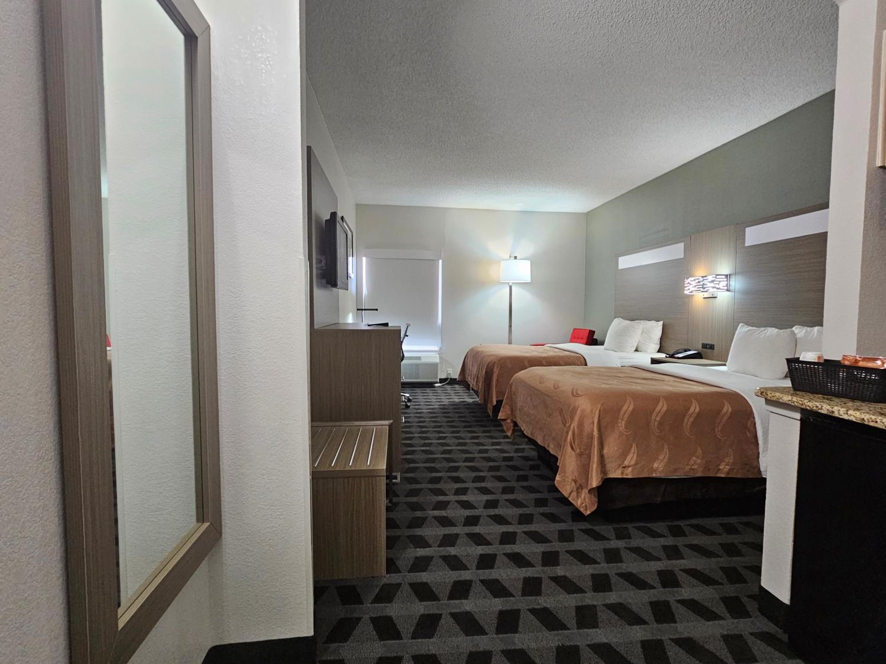 Double Room with Two Double Beds - Non-Smoking - Photo 5