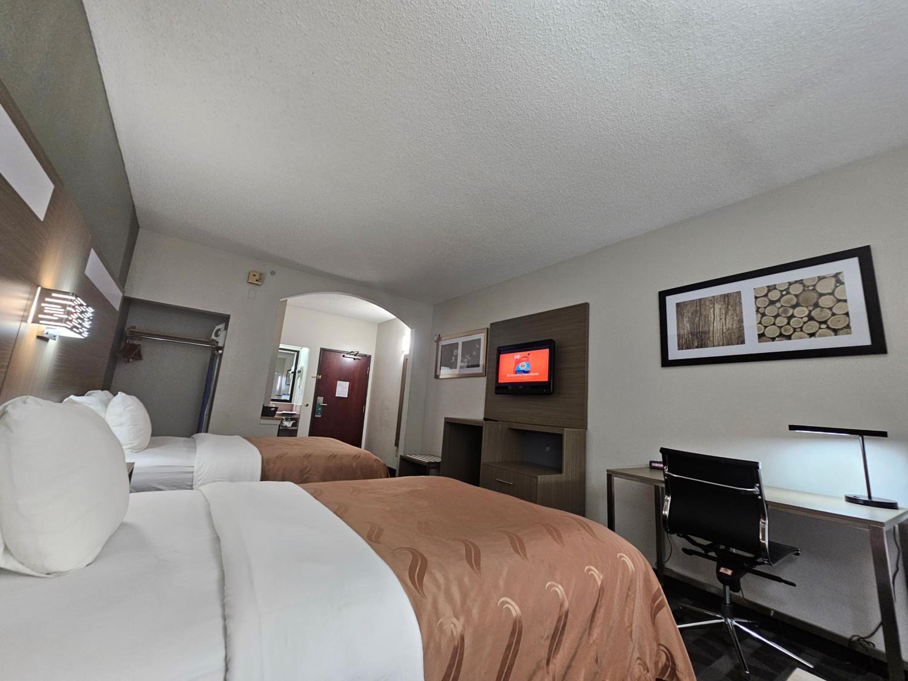 Double Room with Two Double Beds - Non-Smoking - Photo 4