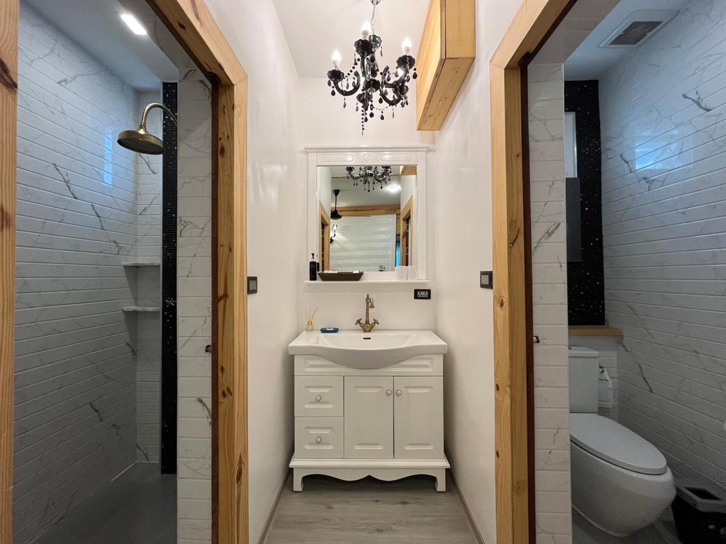 Suite with Lake View - Photo 6