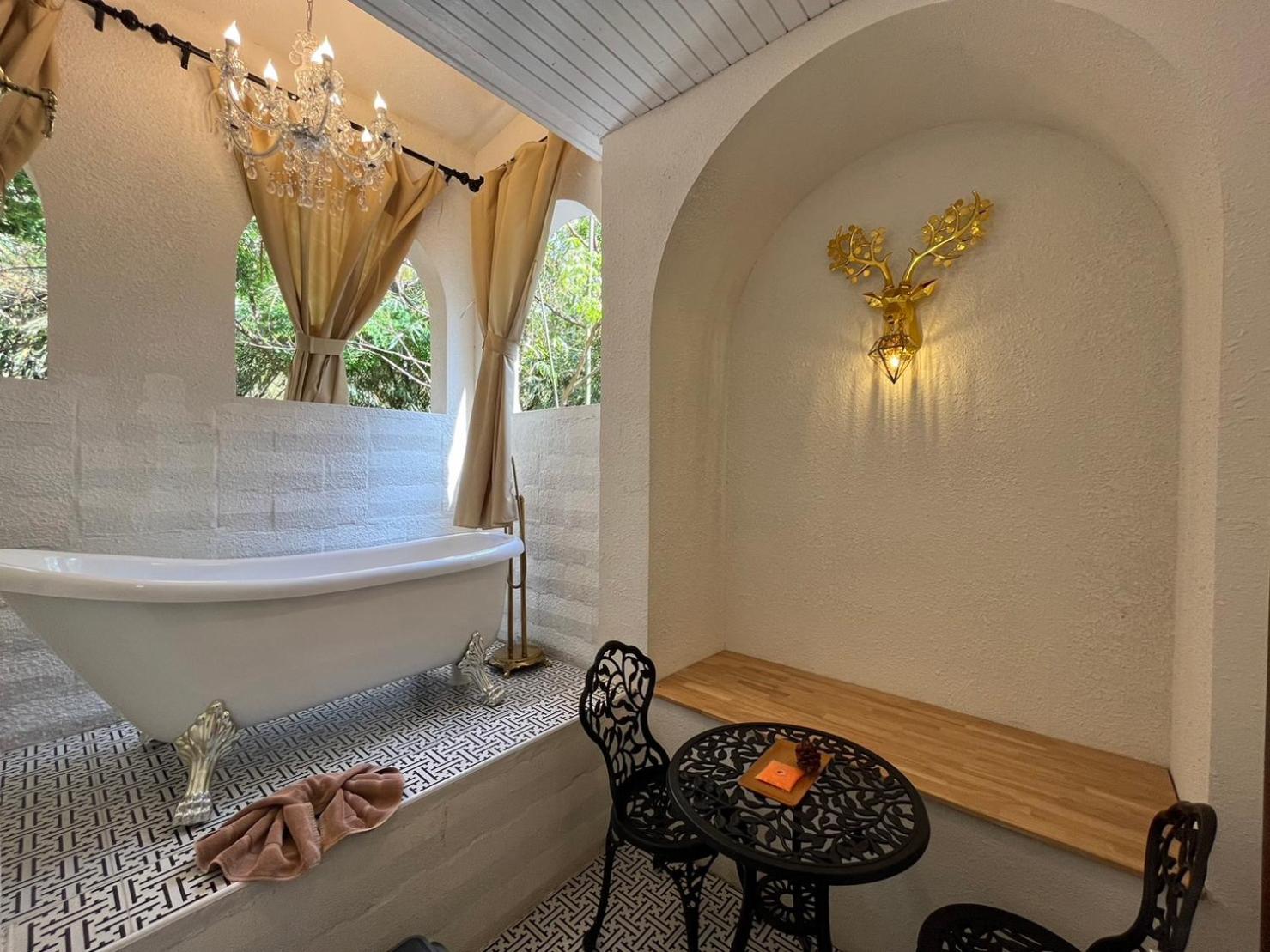 Suite with Lake View - Photo 3