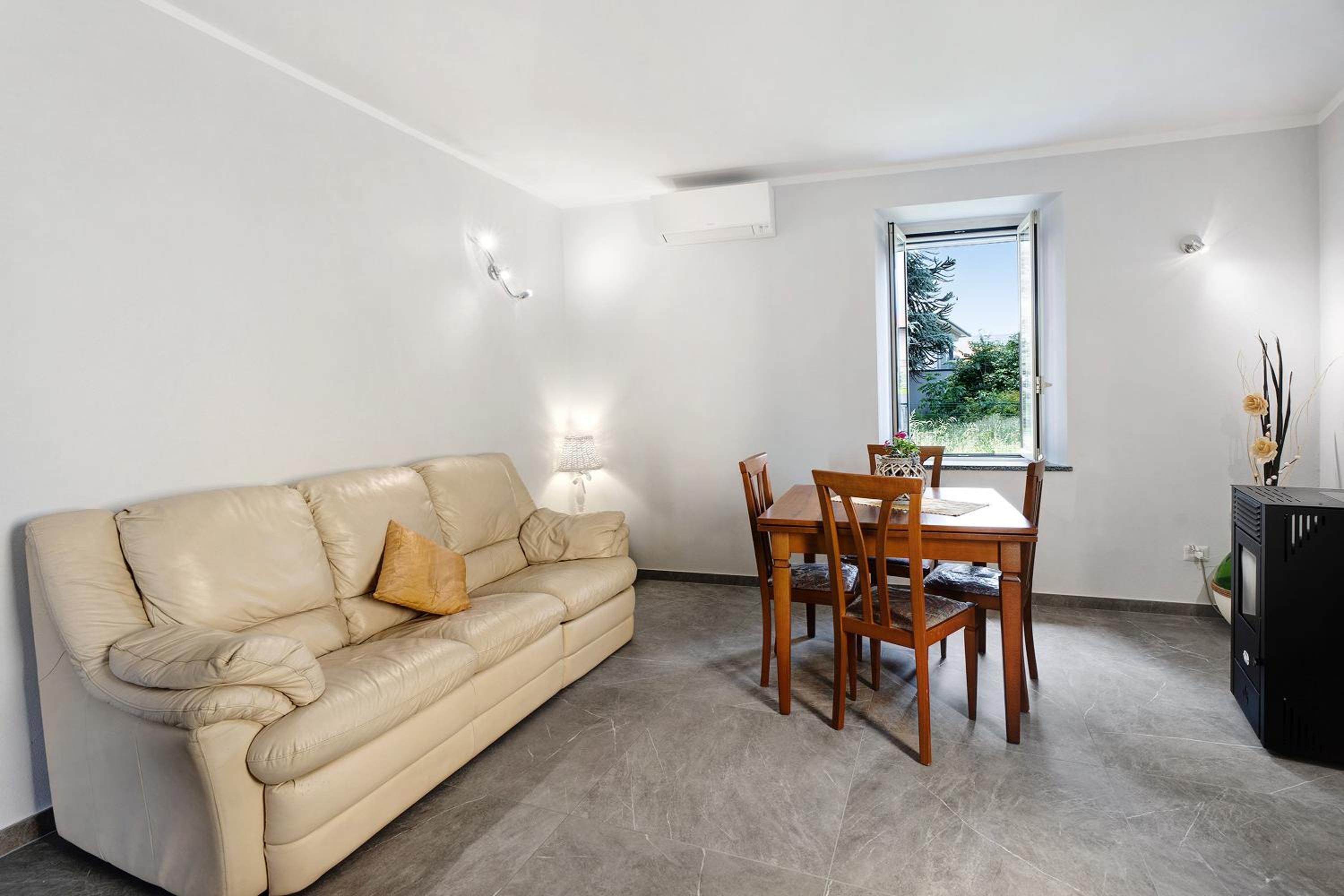 Apartment with Terrace photo 2