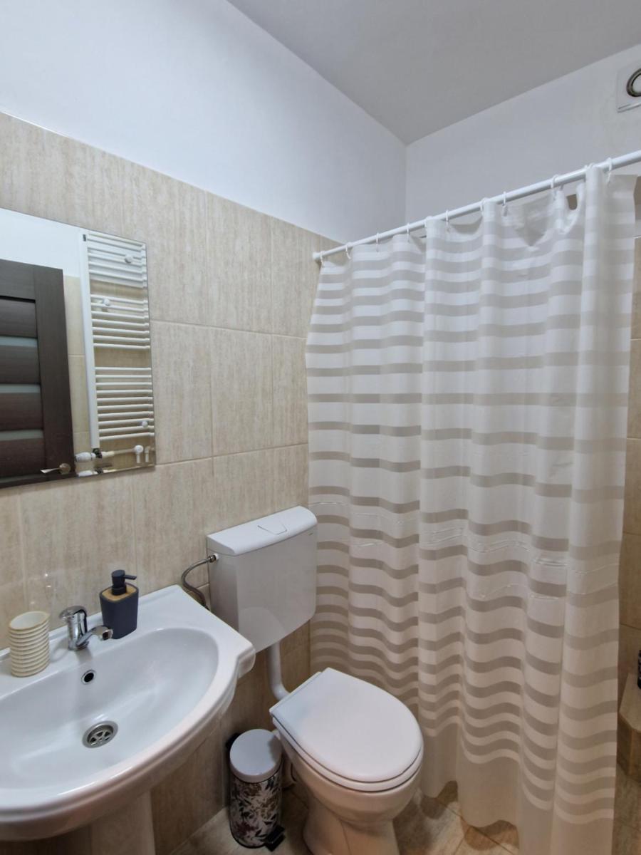 Double Room - Photo 5