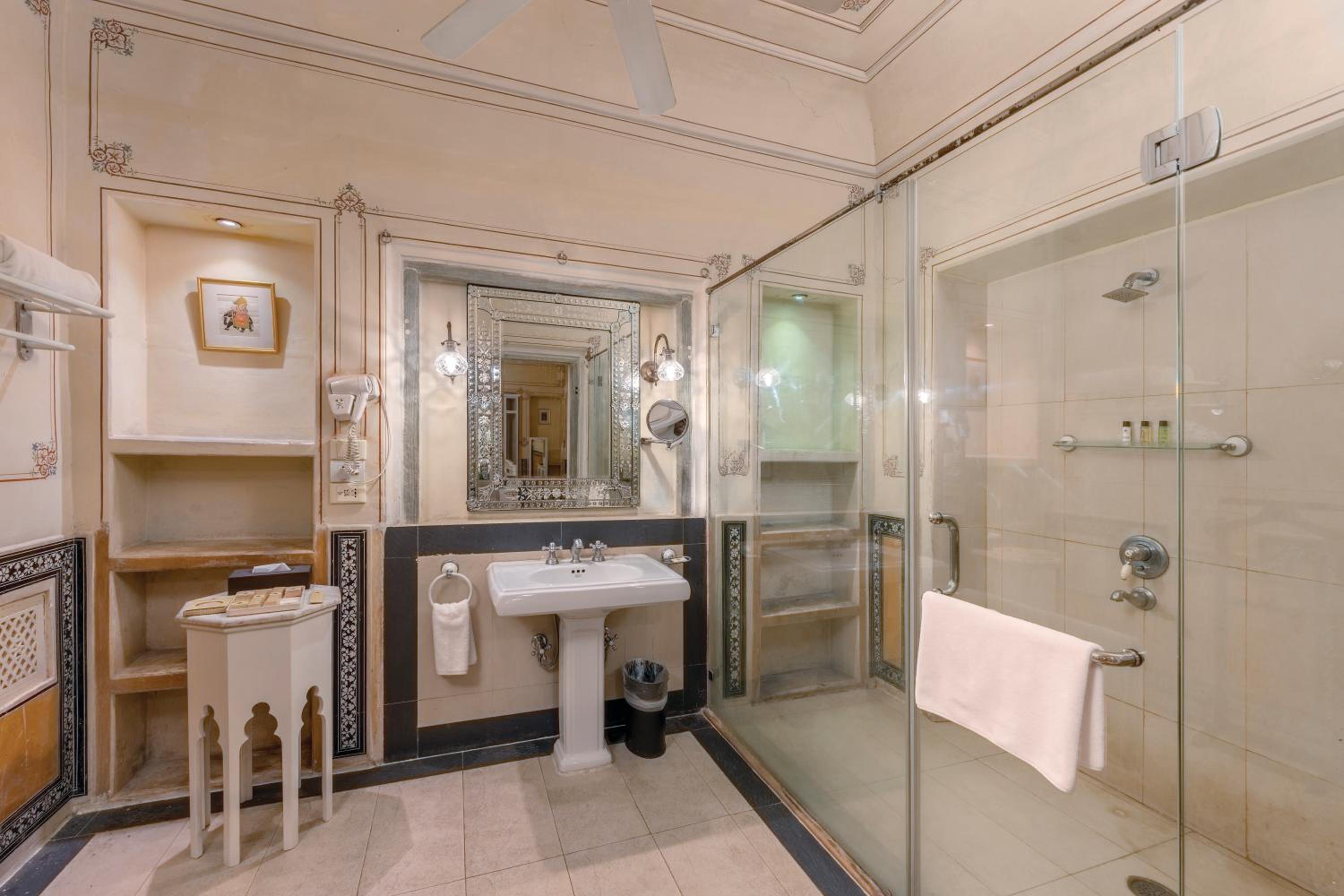 Deluxe Suite - Photo 2