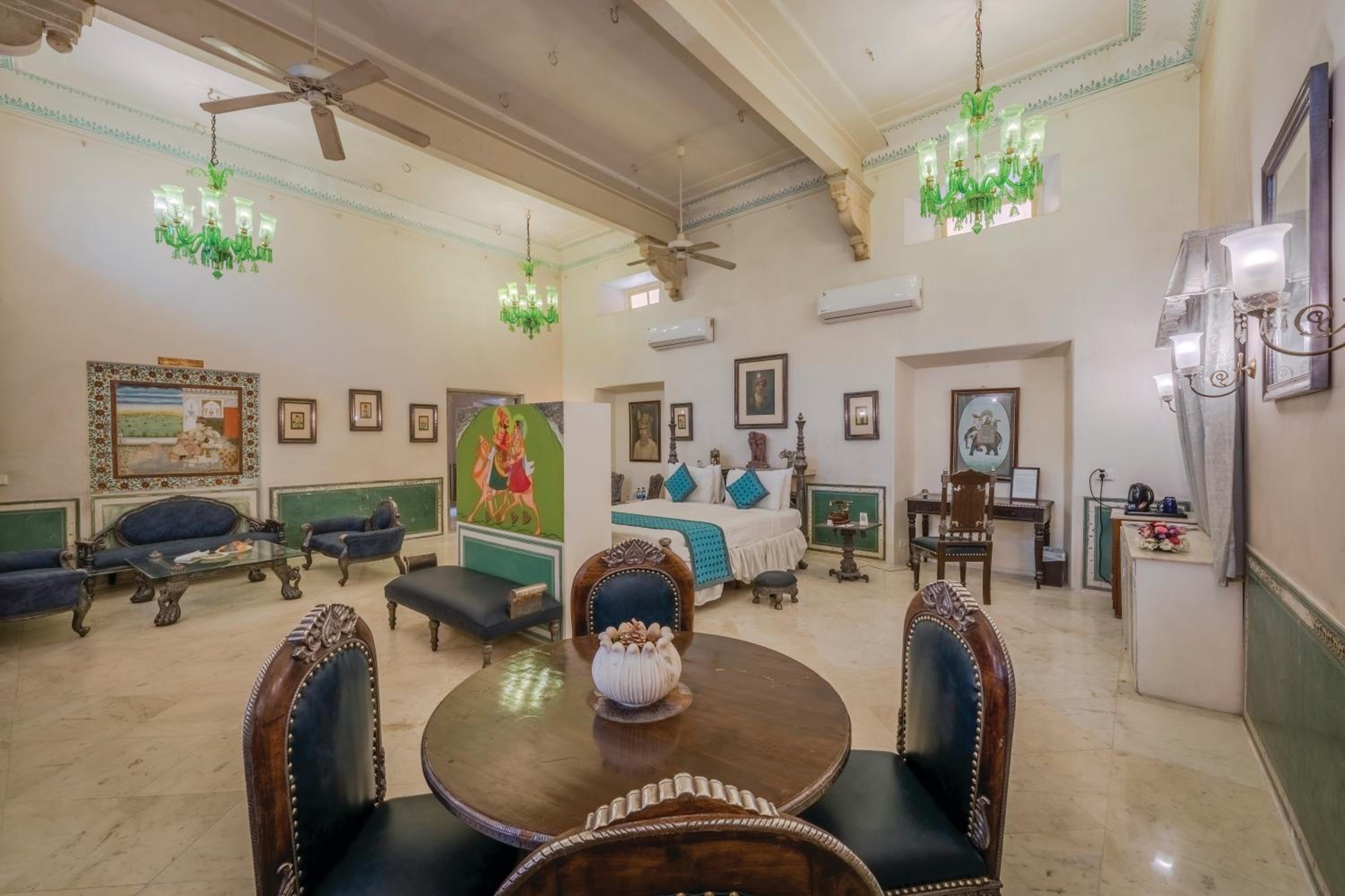 King Suite - Photo 2