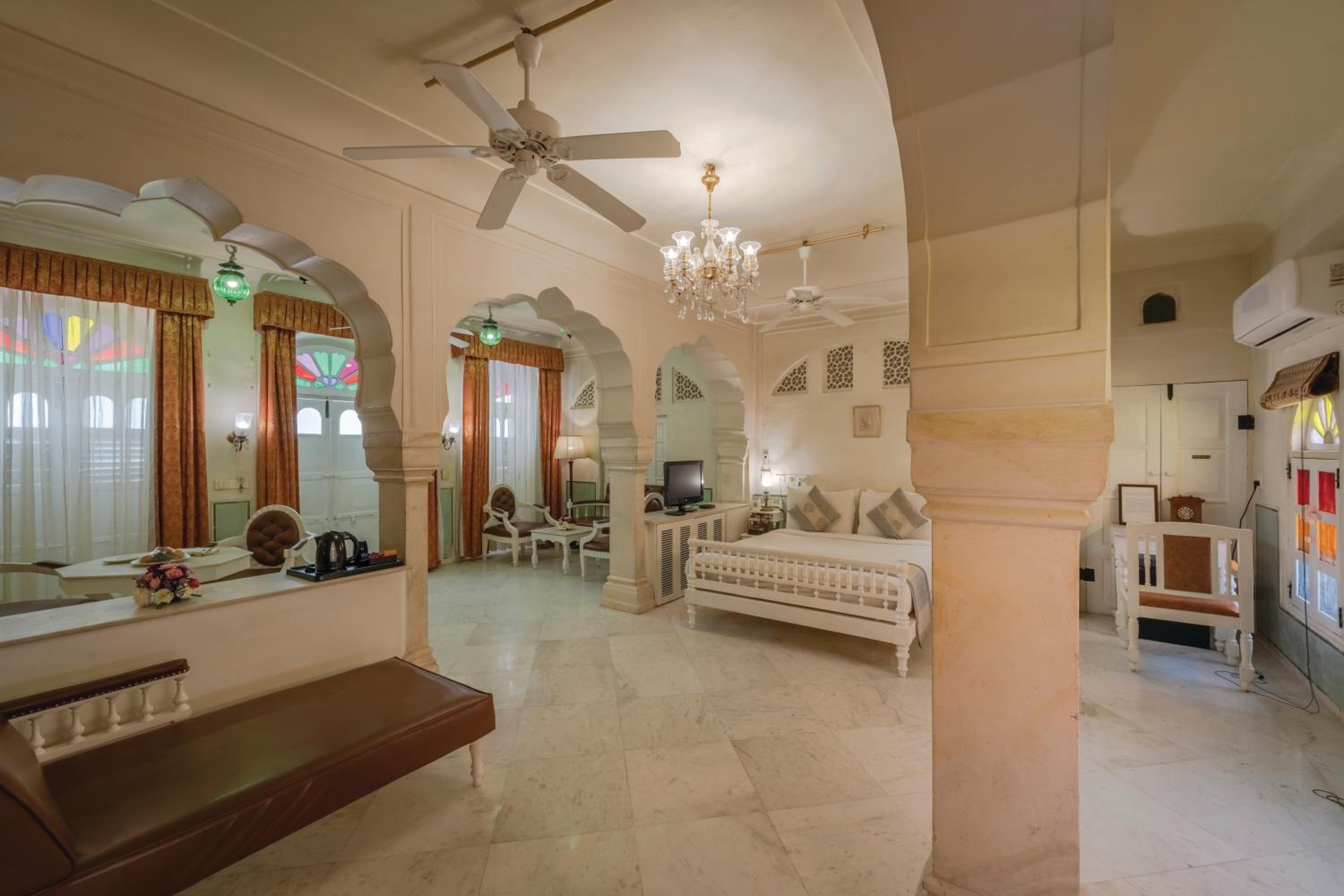 Queen Suite - Photo 2