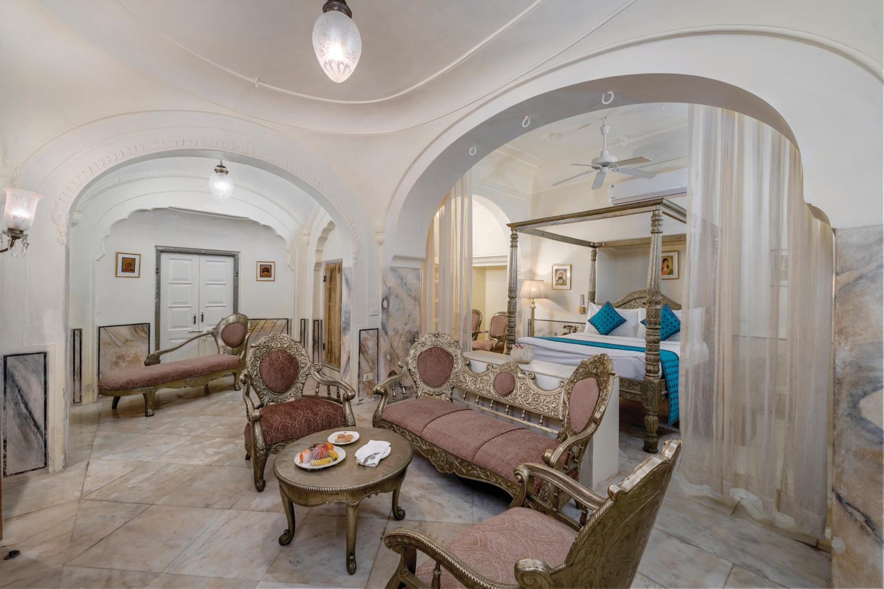 Queen Suite - Photo 1