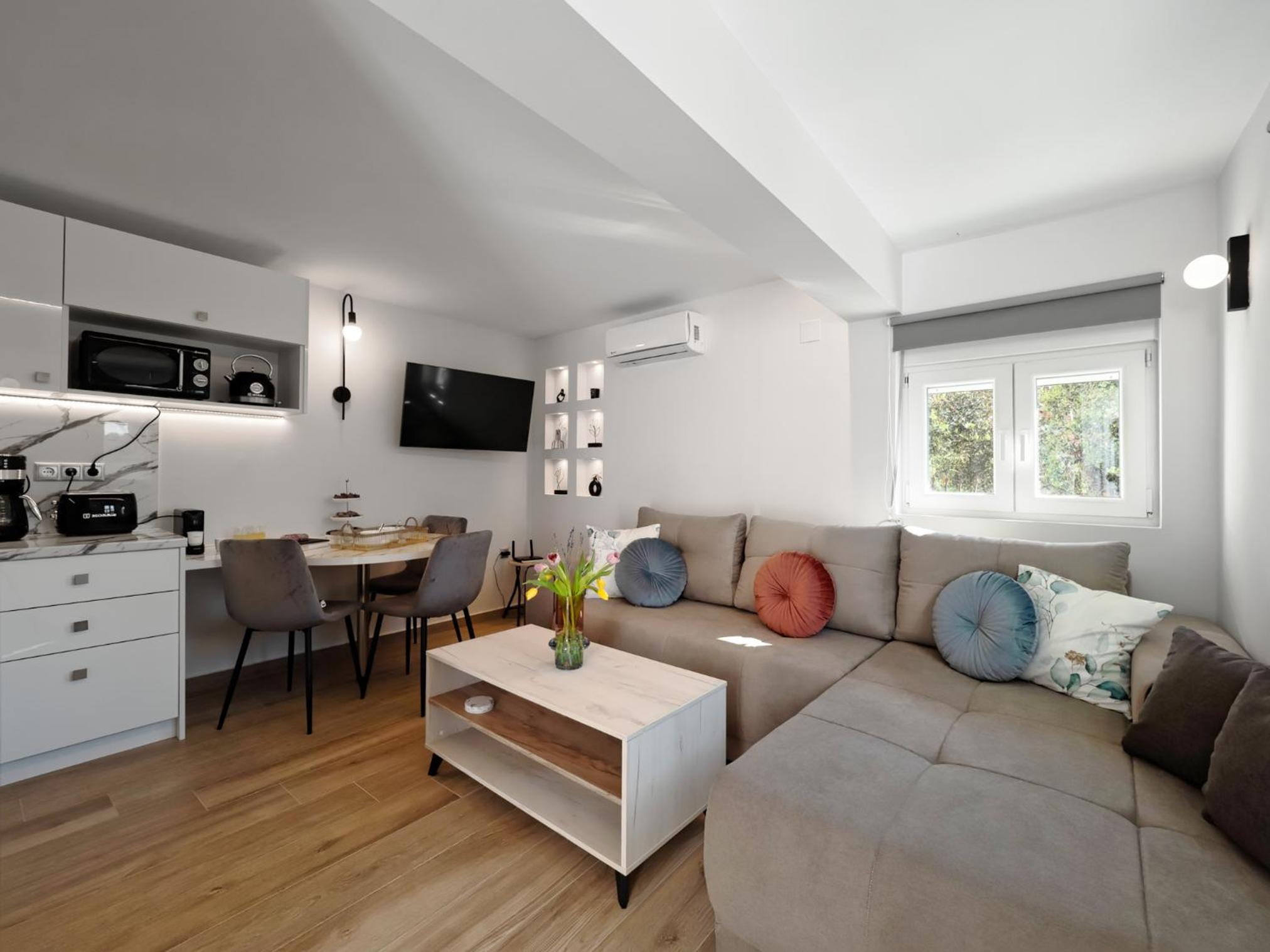 One-Bedroom House photo 1